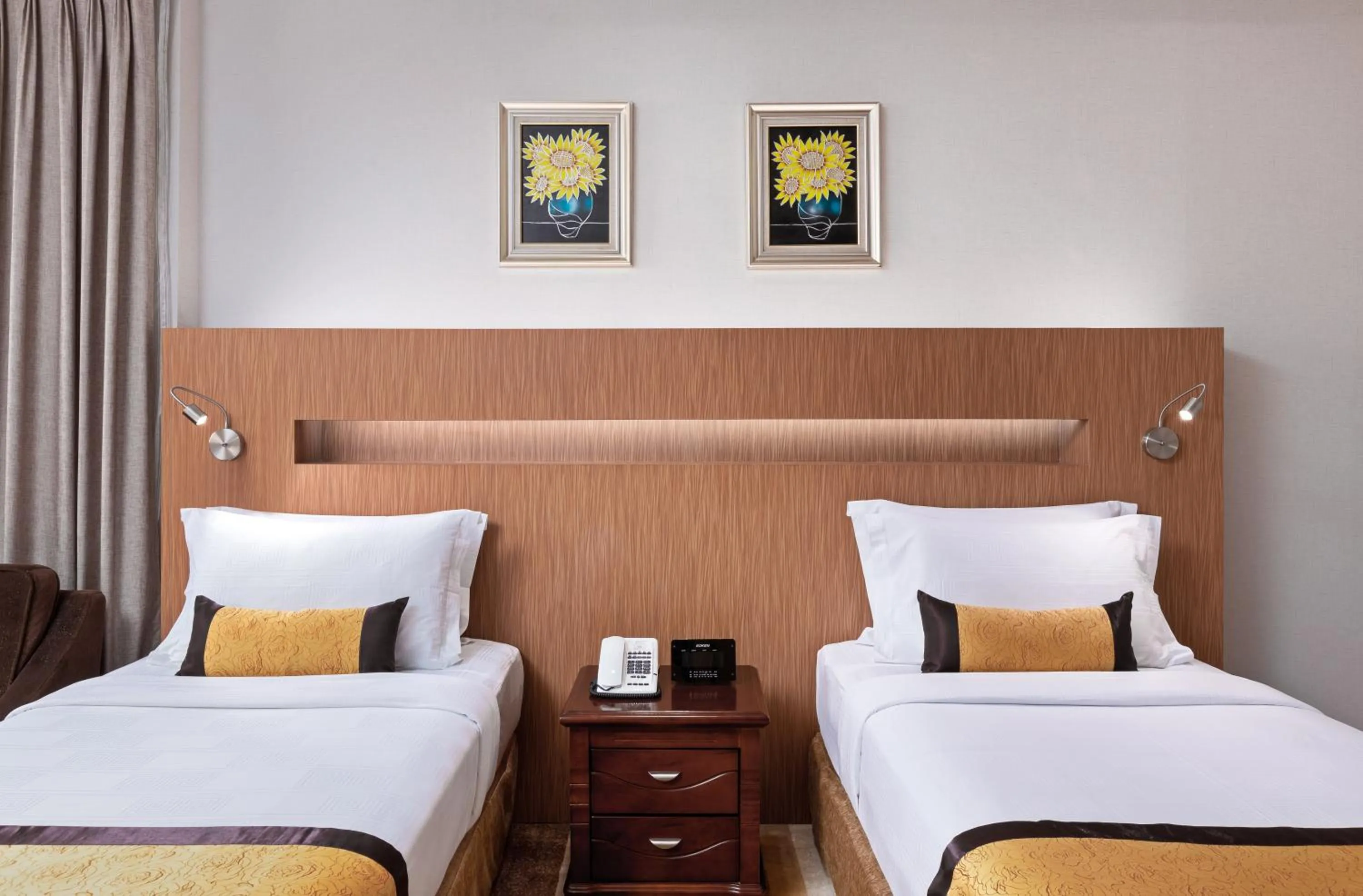 Bed in Best Western Green Hill Hotel