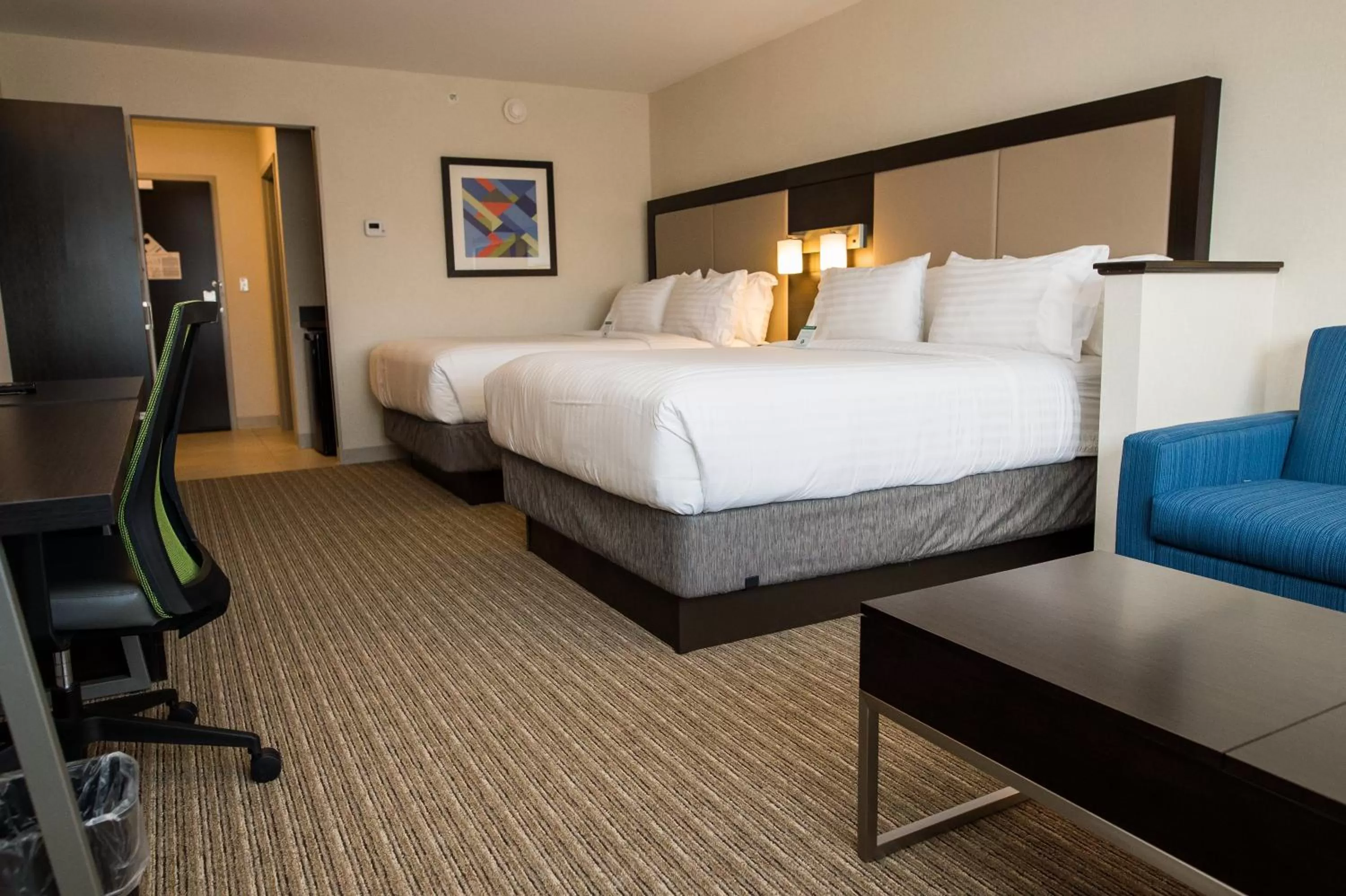 Photo of the whole room, Bed in Holiday Inn Express & Suites - Marietta by IHG