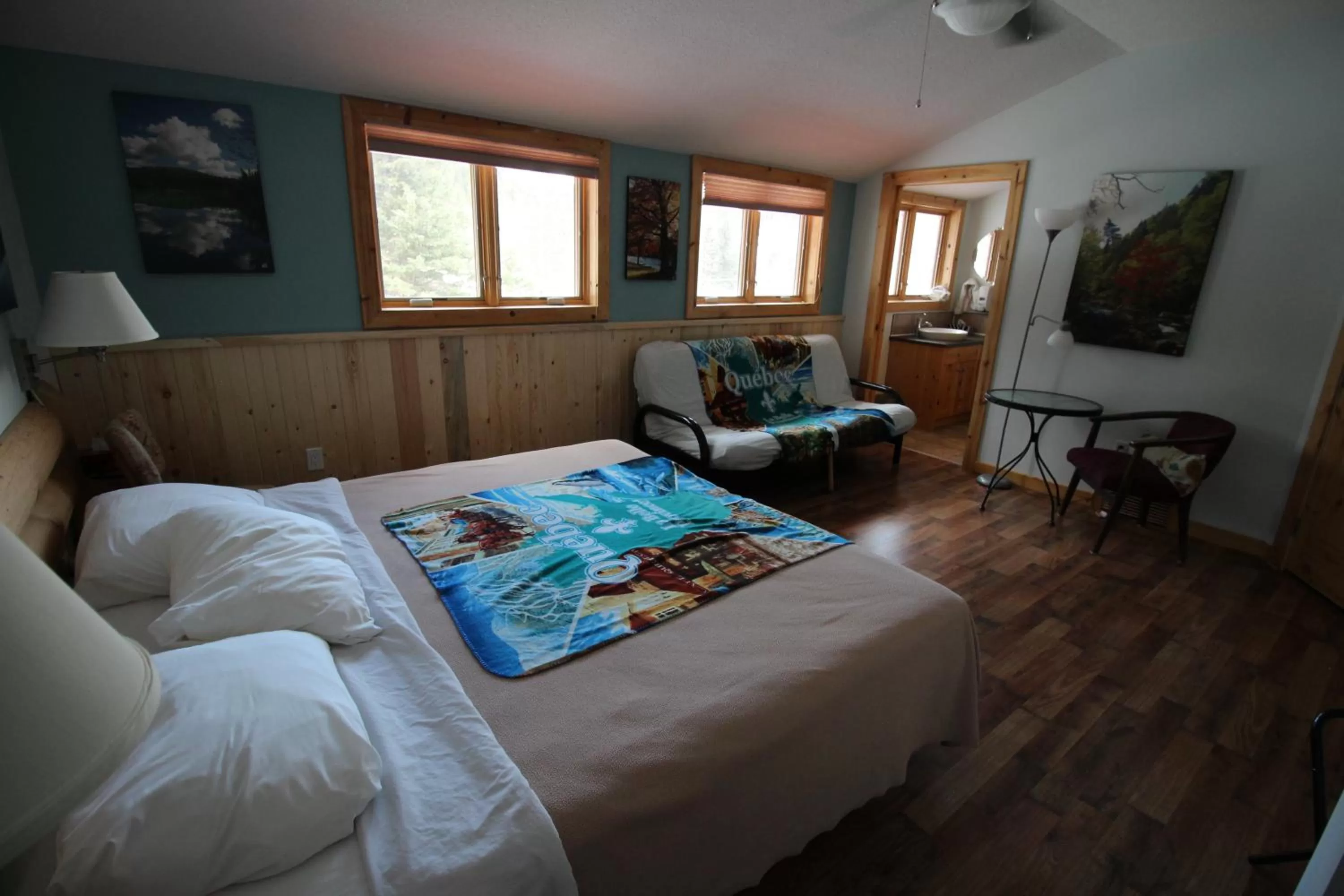 Photo of the whole room, Bed in York Creek Bed & Breakfast