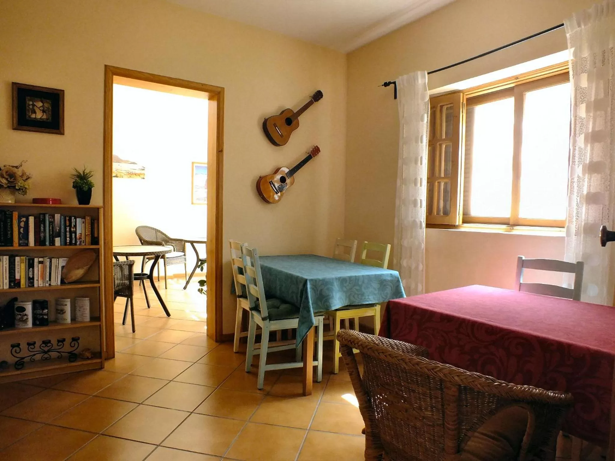 Restaurant/places to eat in Kira's Boutique Hotel