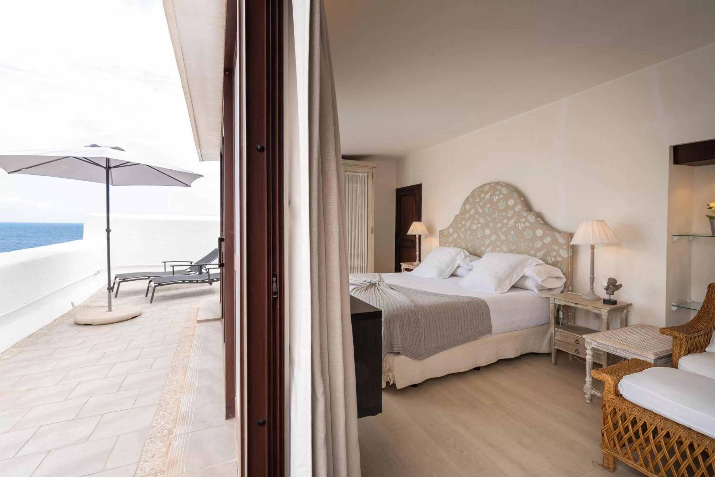 Bed in Isla Baja Suites