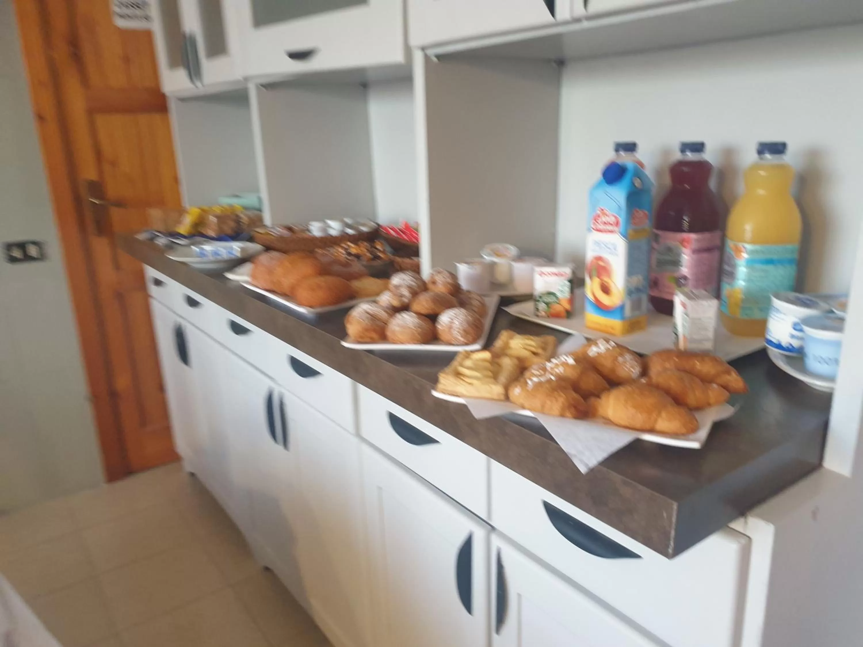 Food and drinks in VILLA MARTA a due passi dalla clinica ortopedica Rizzoli e da Villa Santa Teresa