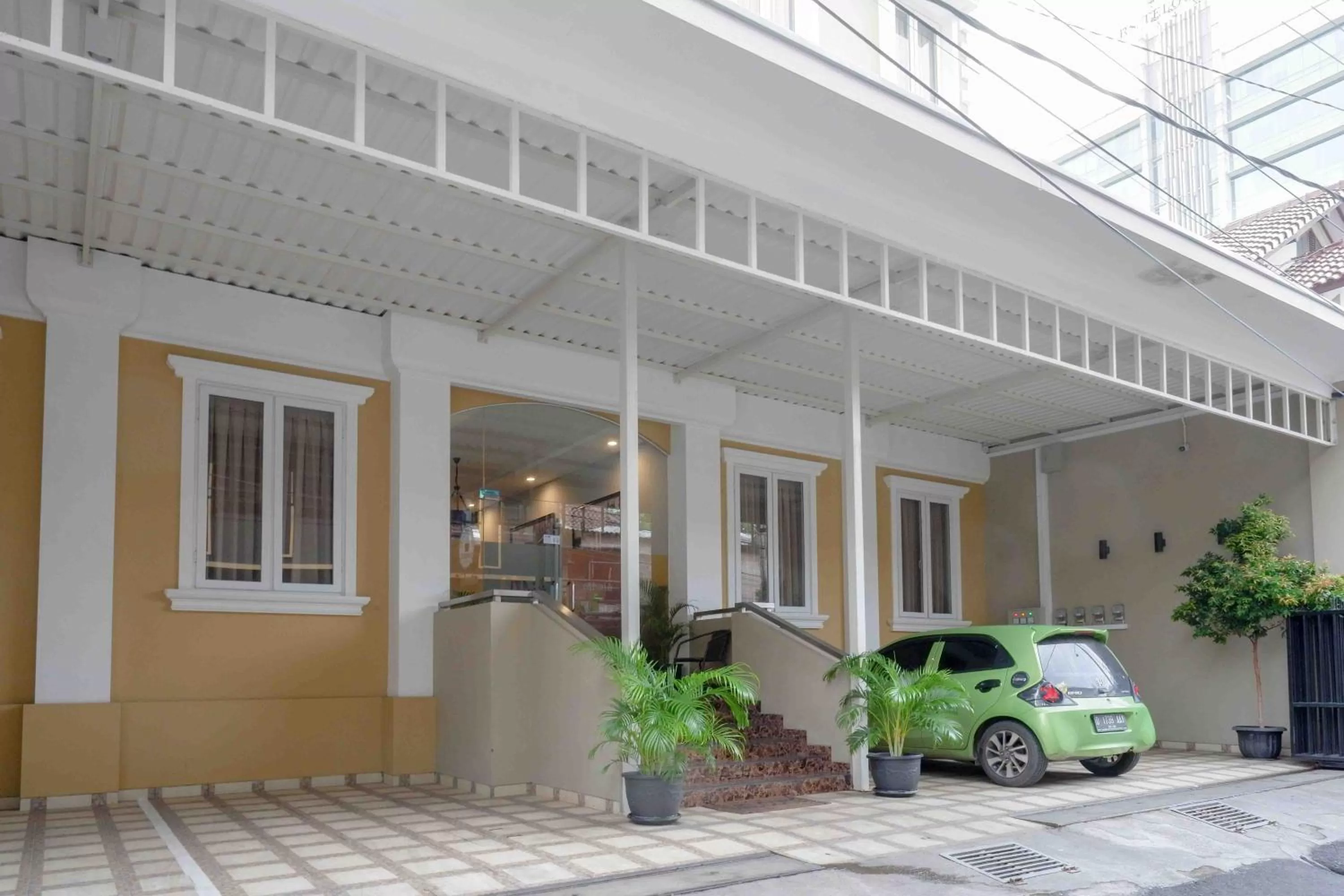 Property building in Sans Hotel Empress Simpang Lima