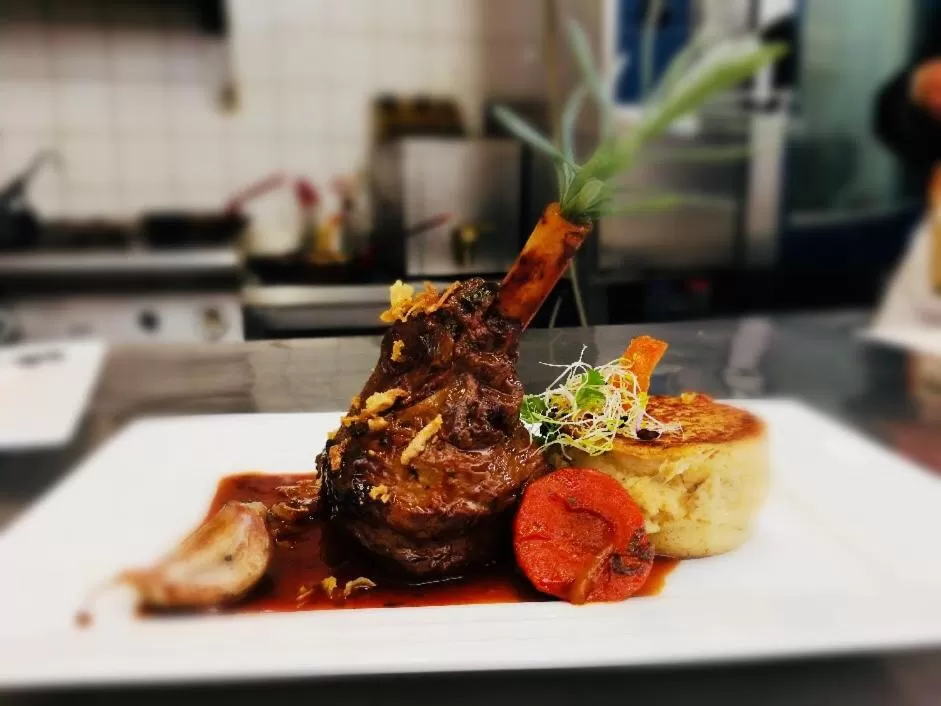 Restaurant/places to eat in Le Cheval Blanc