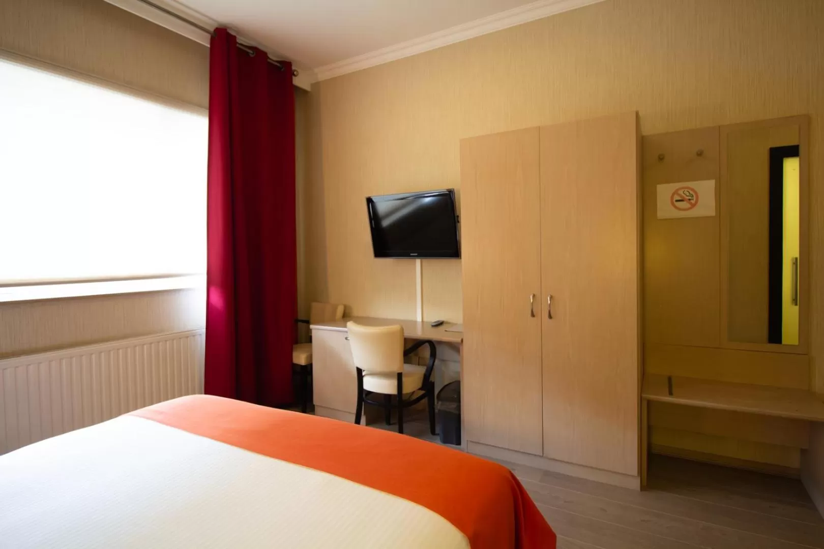 Photo of the whole room, Bed in Hotel Taormina Brussels Airport
