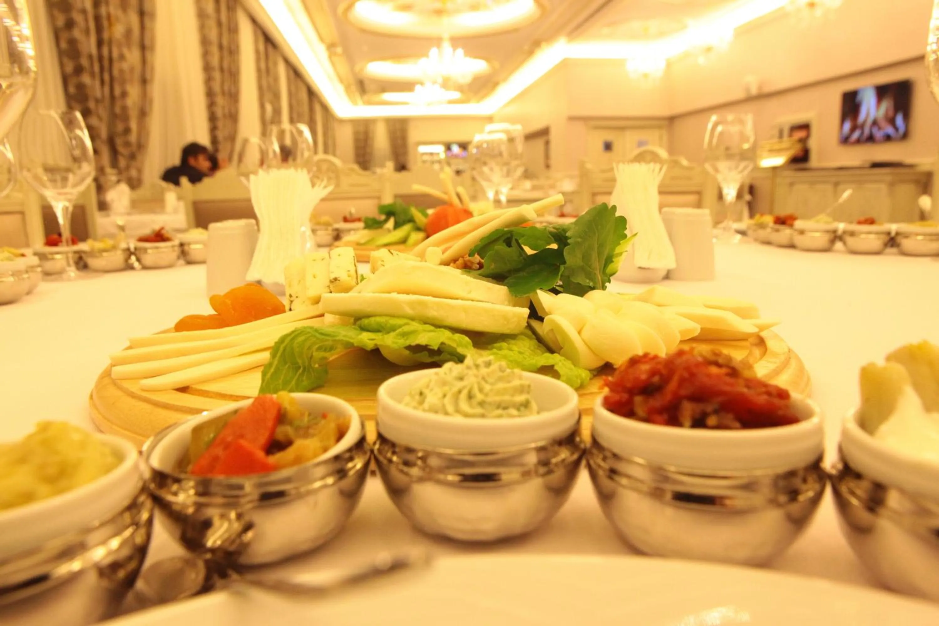 Restaurant/places to eat in Demir Hotel