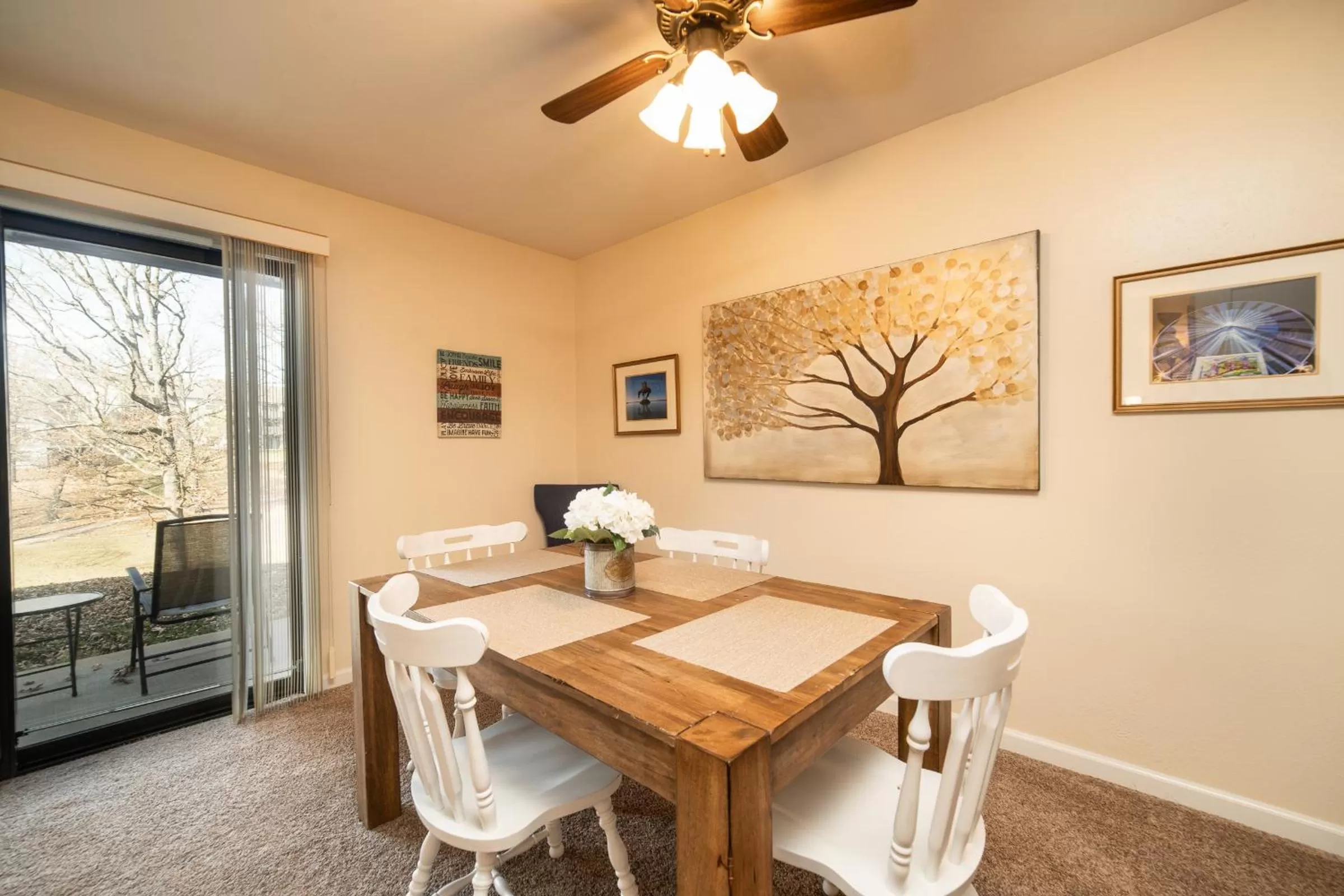 Dining area in Pointe Royale Golf Resort