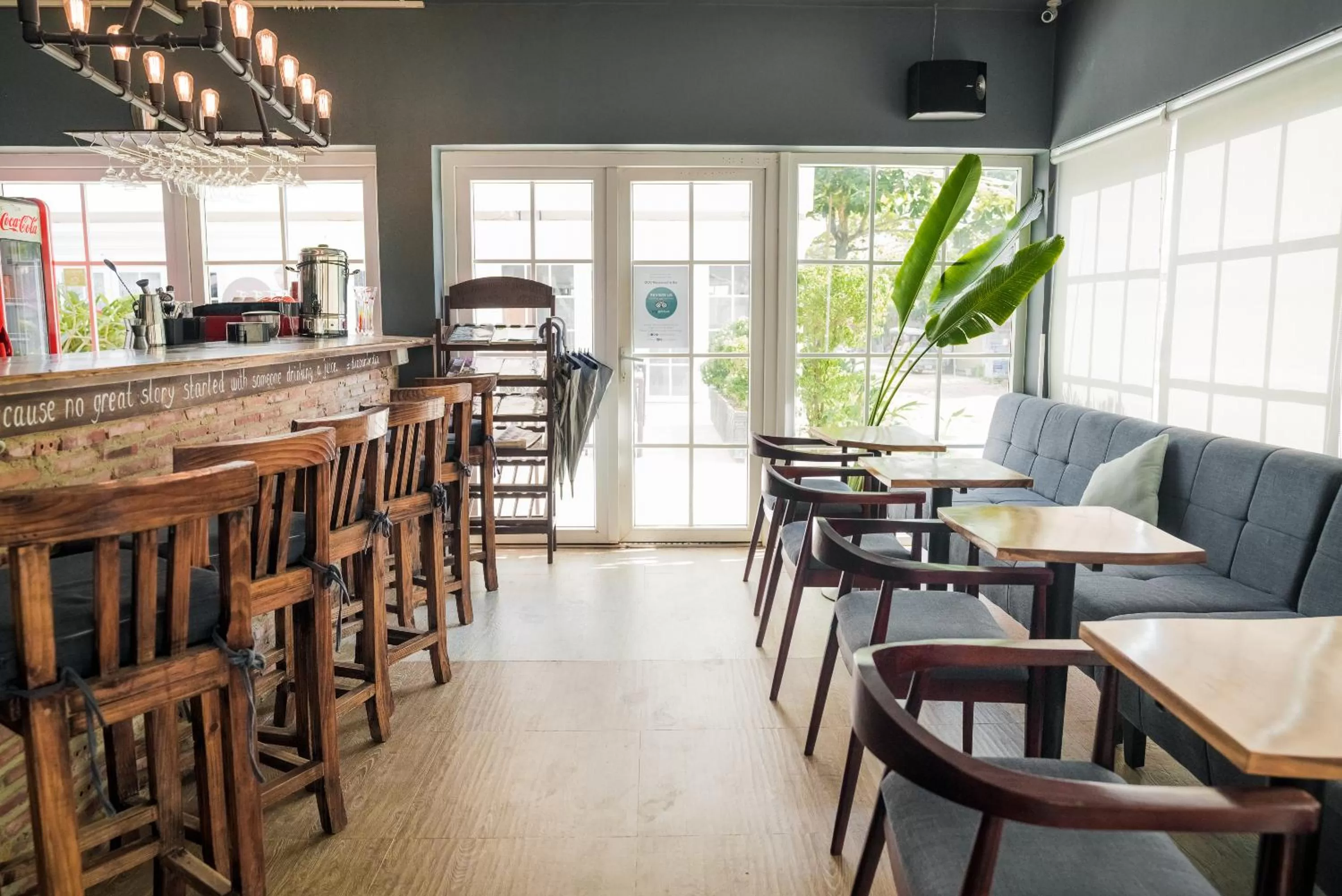 Restaurant/places to eat in White Boutique Hotel and Residences