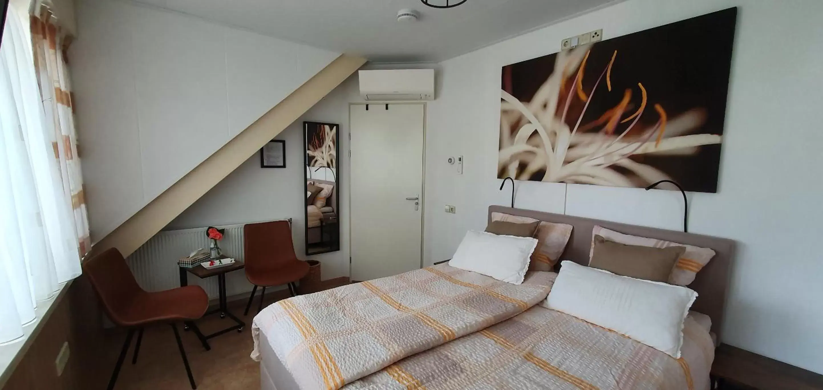 Double Room with Private Bathroom - single occupancy in B&B Knooppunt70 Double Room with Private Bathroom - single occupancy in B&B Knooppunt70