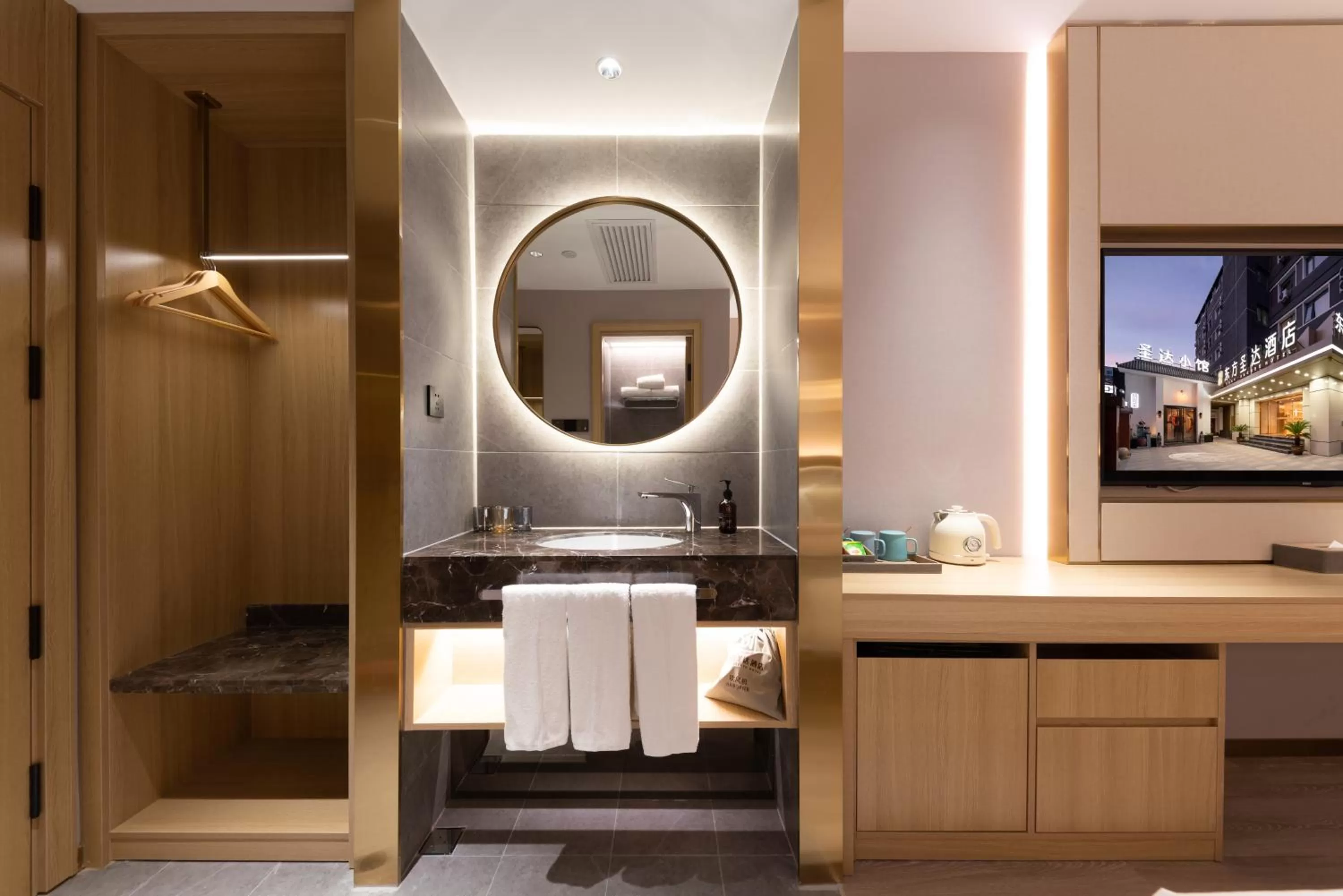 East Sacred Hotel-Beijing Tiananmen Square,the Forbidden City,Wangfujing Street