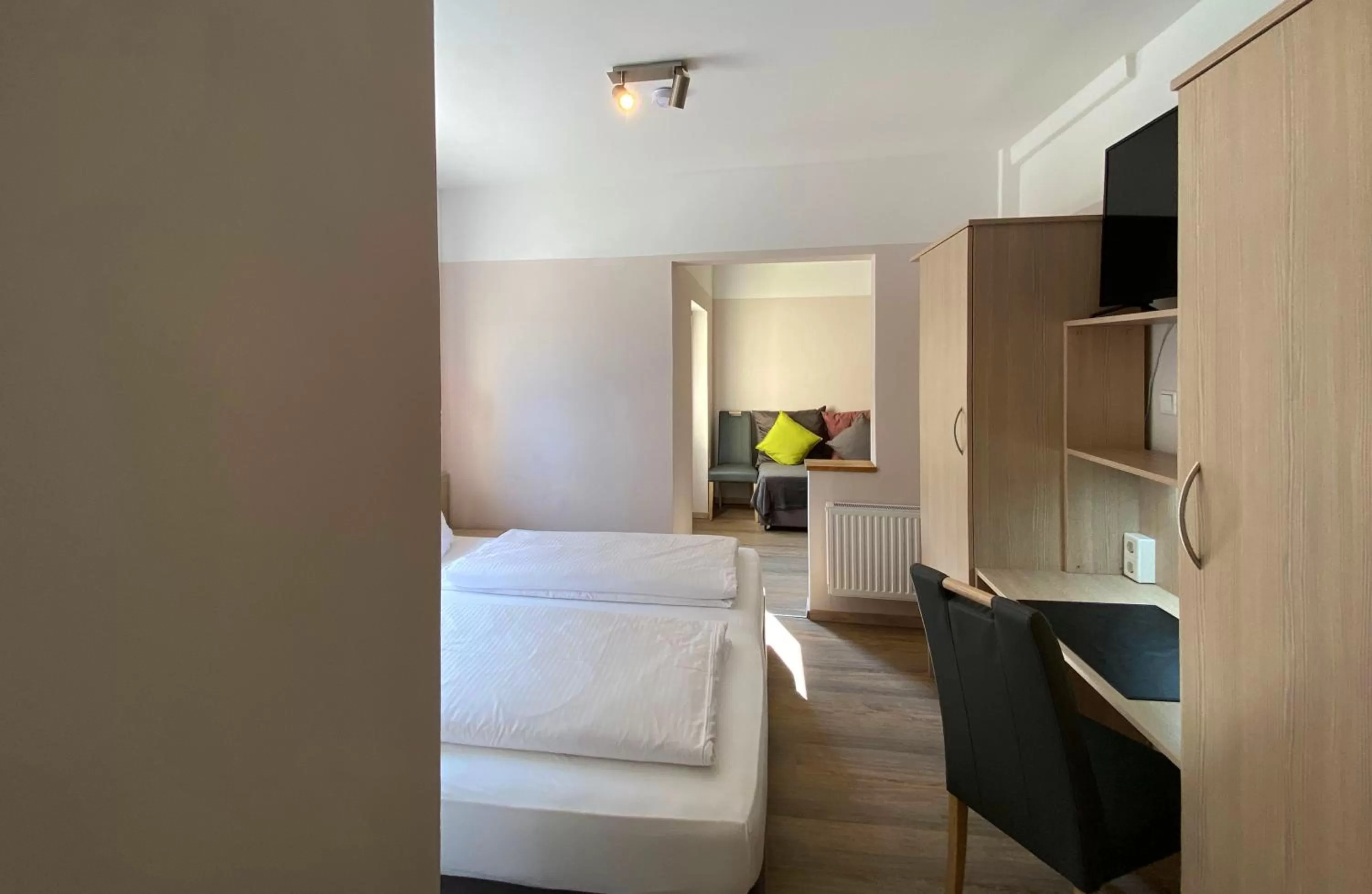 Bedroom, Bed in also-Hotel an der Hardt