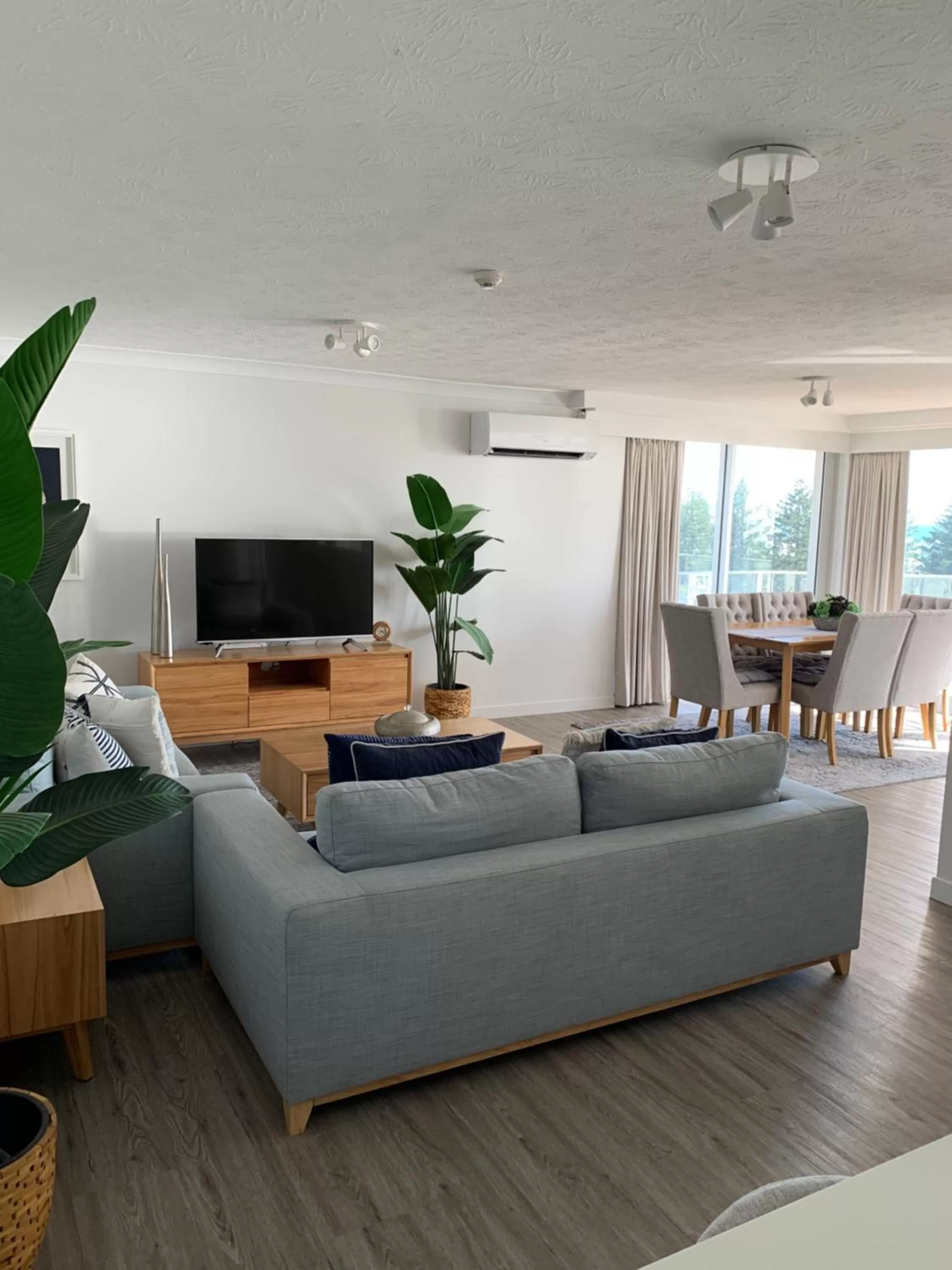 Living room in Pacific Regis Beachfront Holiday Apartments