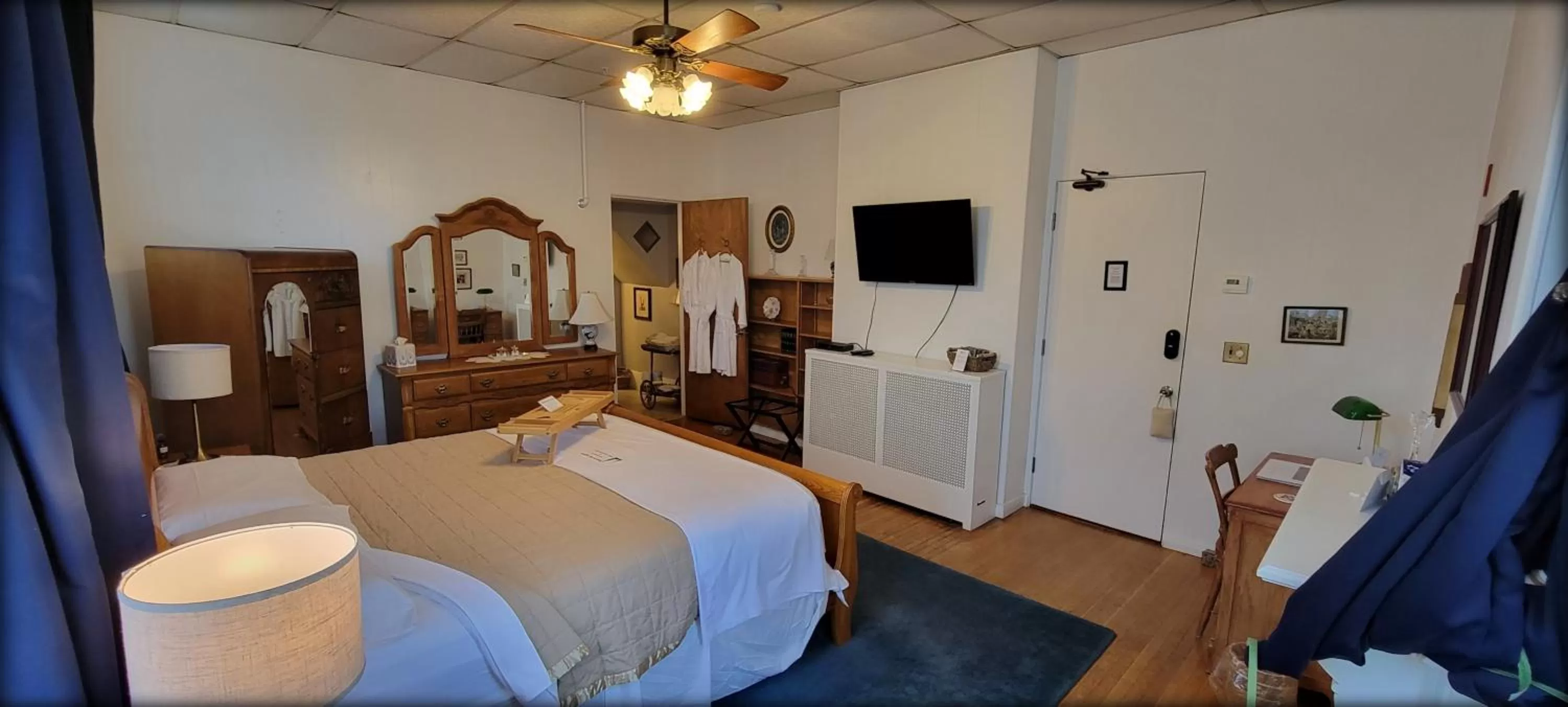 Bed in Inn at the Agora