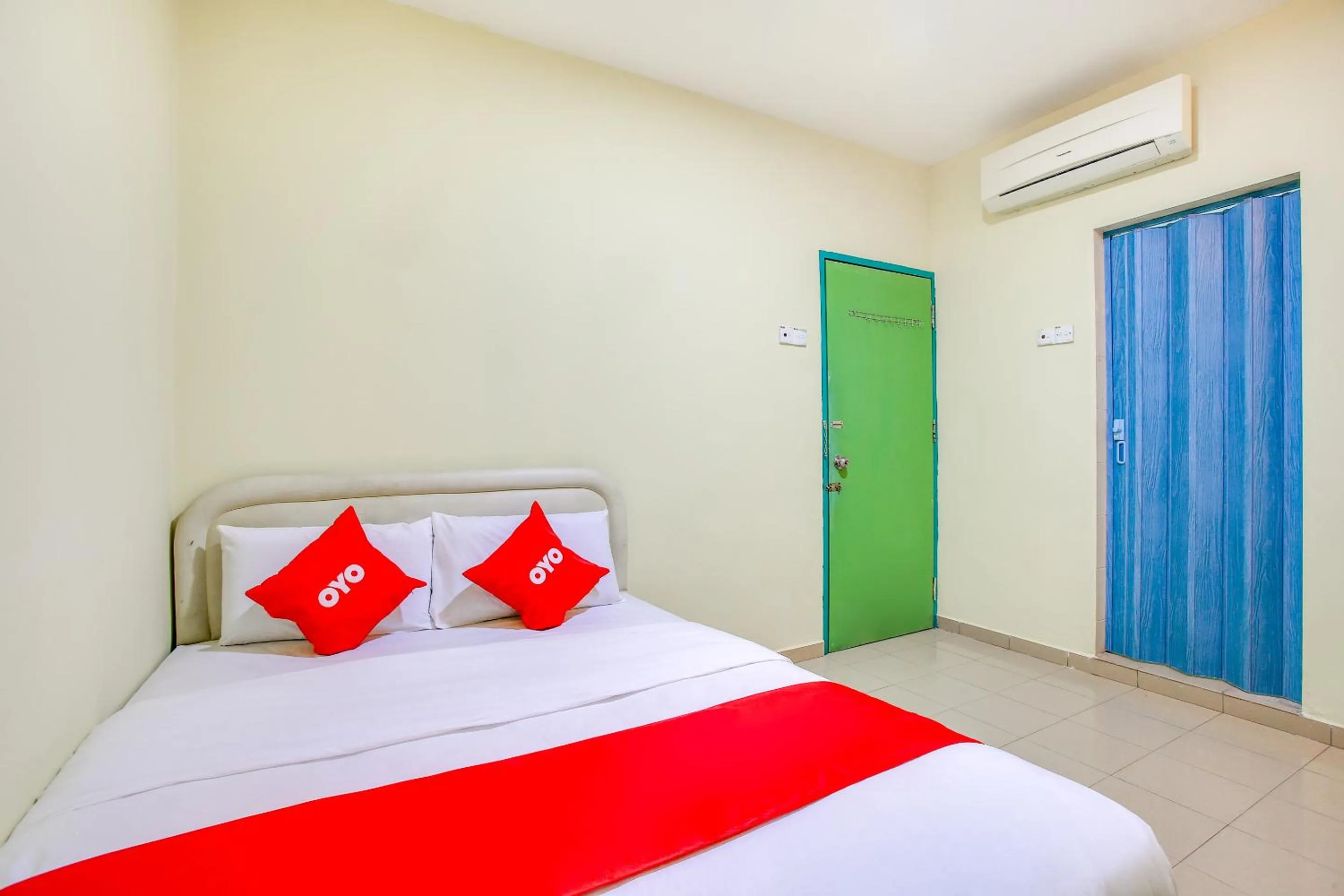 Property building, Bed in Foong Inn Hotel Banting