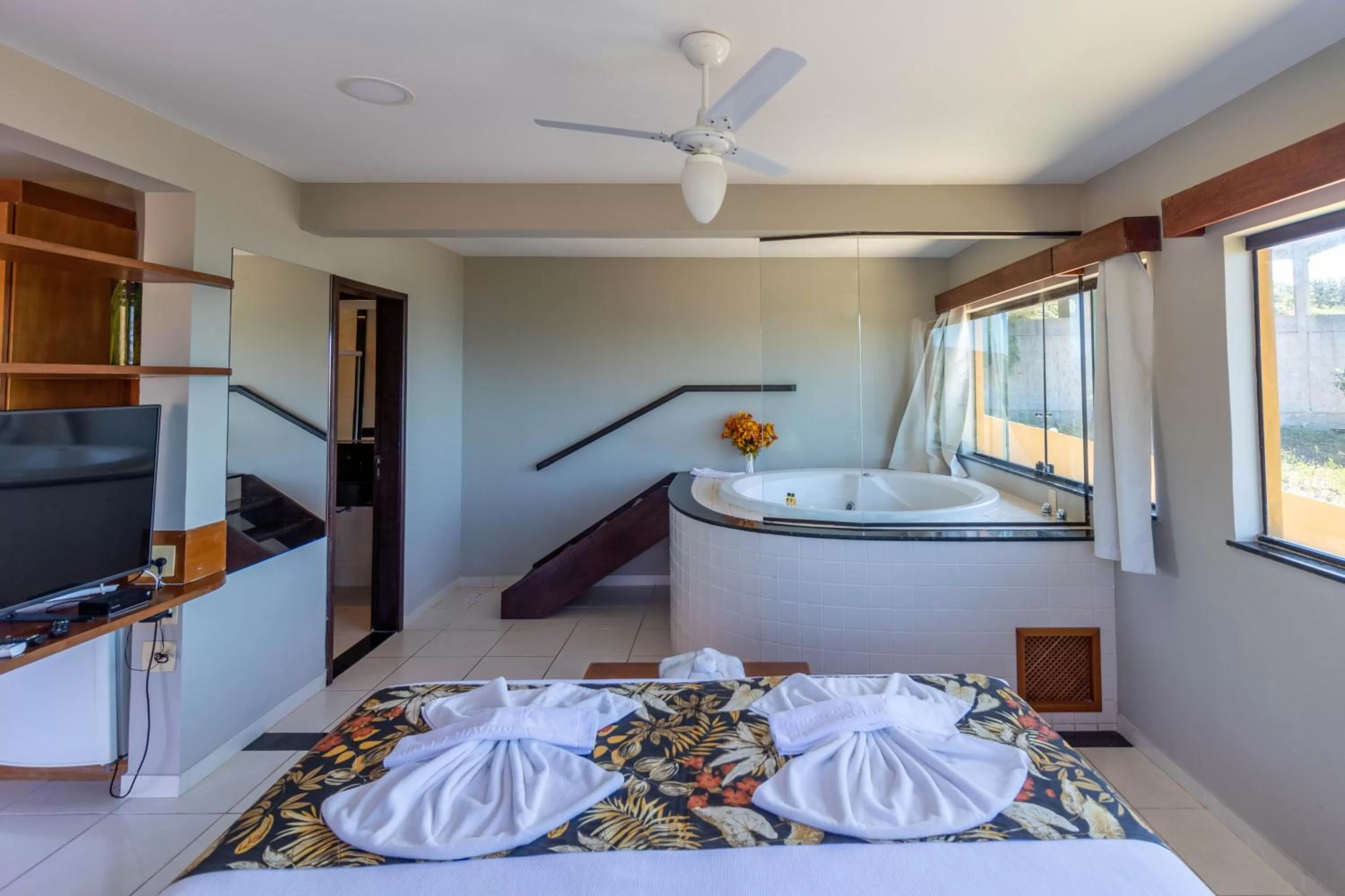 Hot Tub, Bed in Hotel Pousada Brava Club