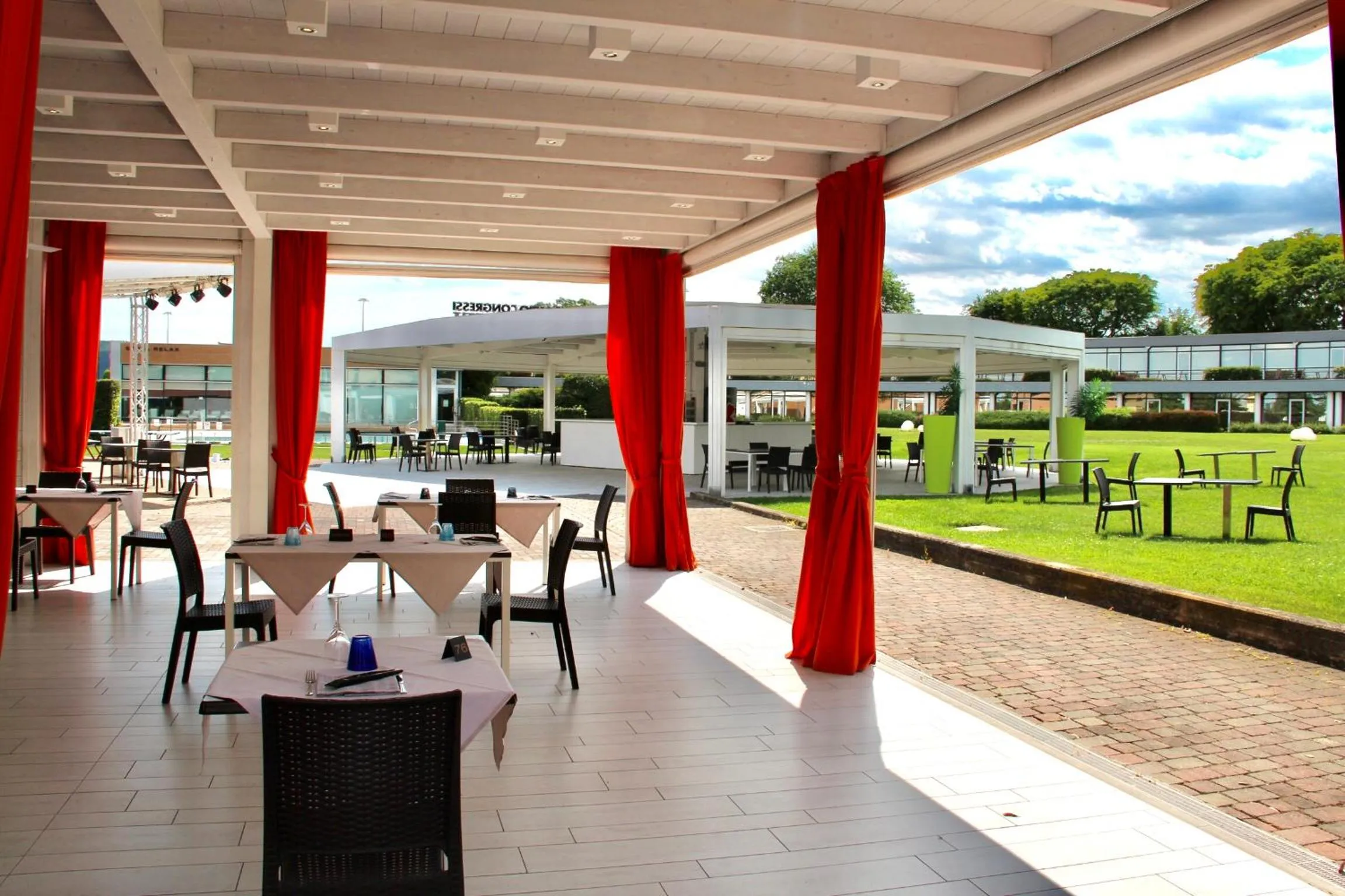 Restaurant/places to eat in Hotel Viest