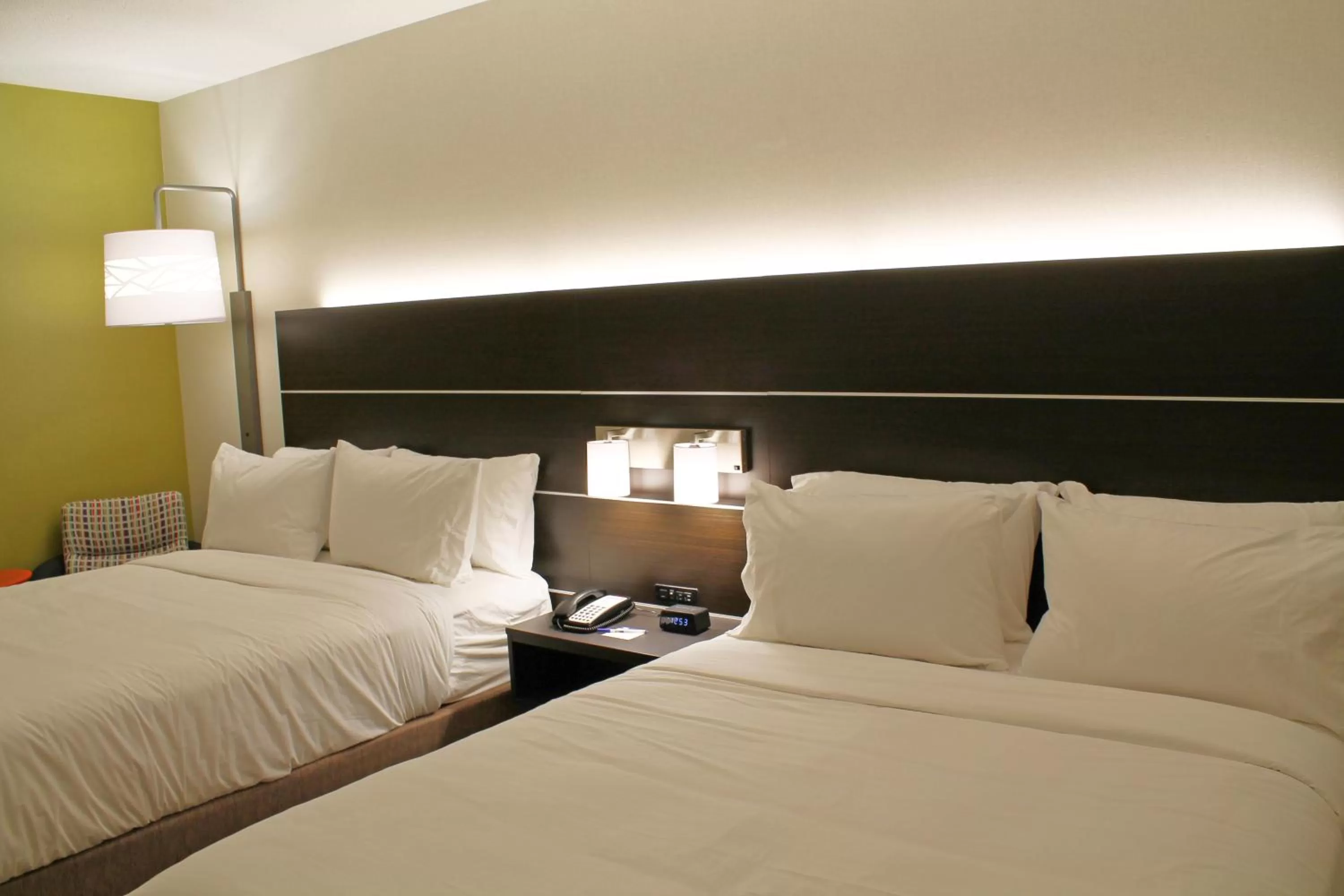 Photo of the whole room, Bed in Holiday Inn Express & Suites - St. Louis South - I-55 by IHG