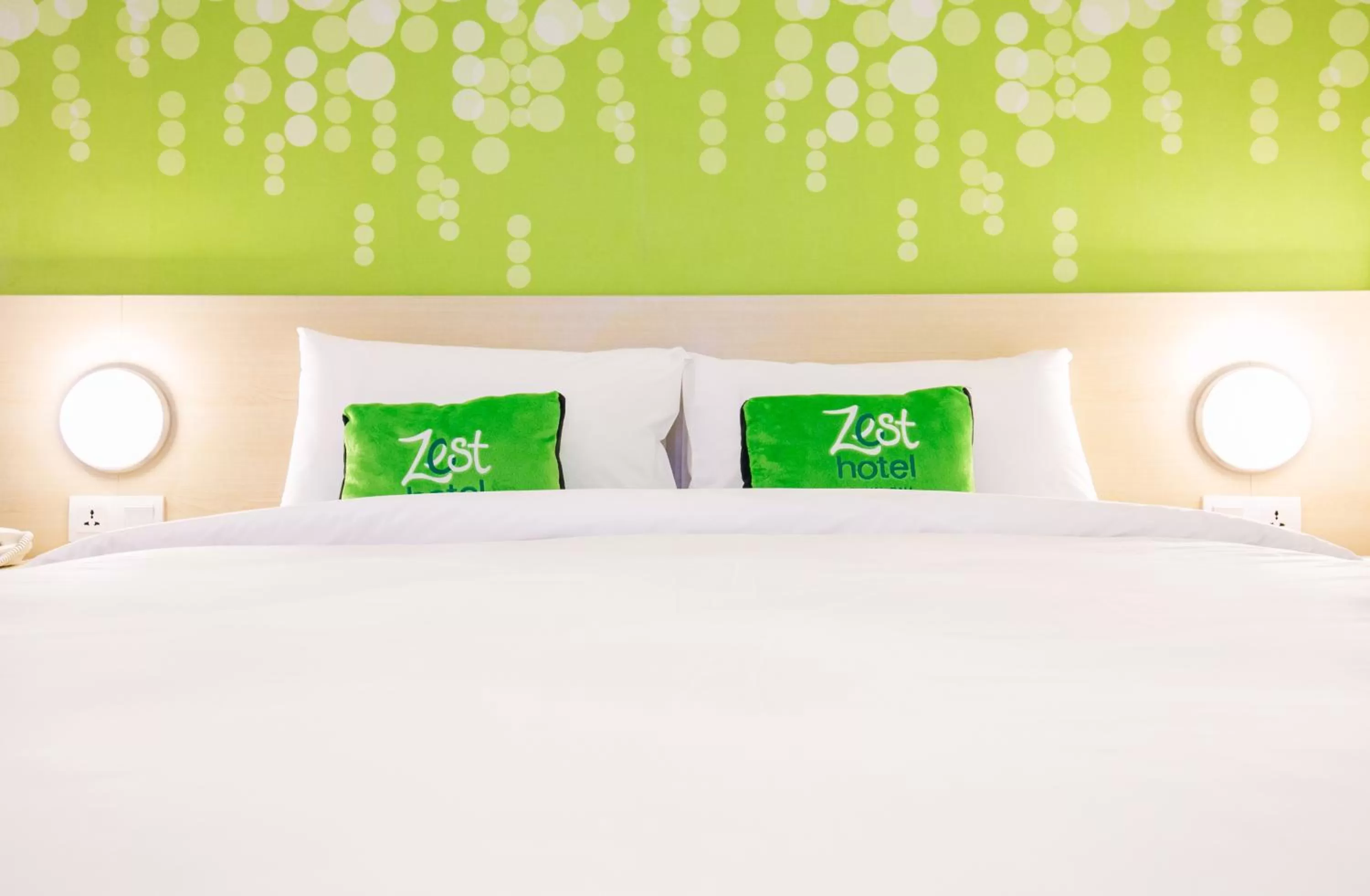 Bed in Zest Legian by Swiss-Belhotel International