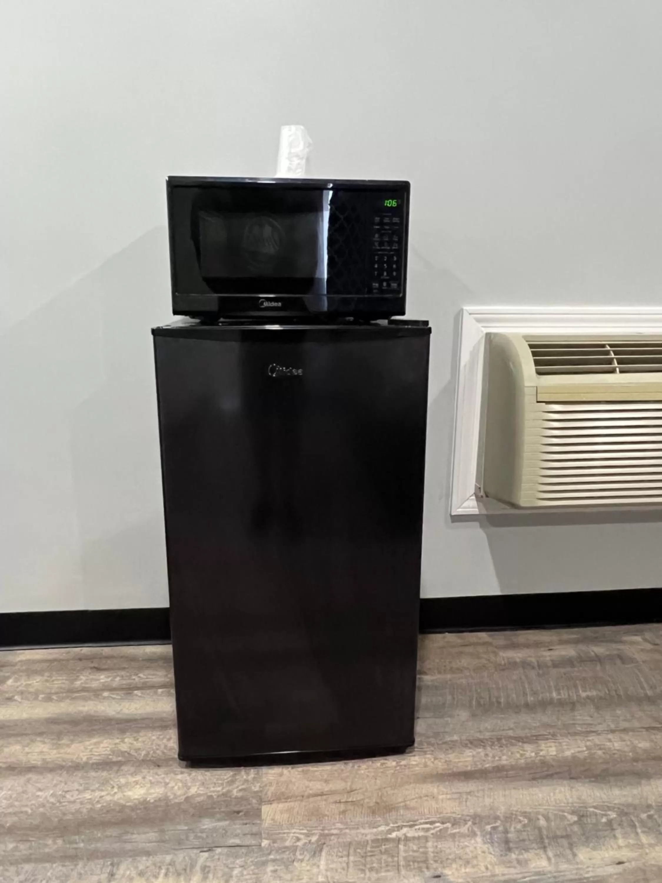 minibar in Sunshine Motel