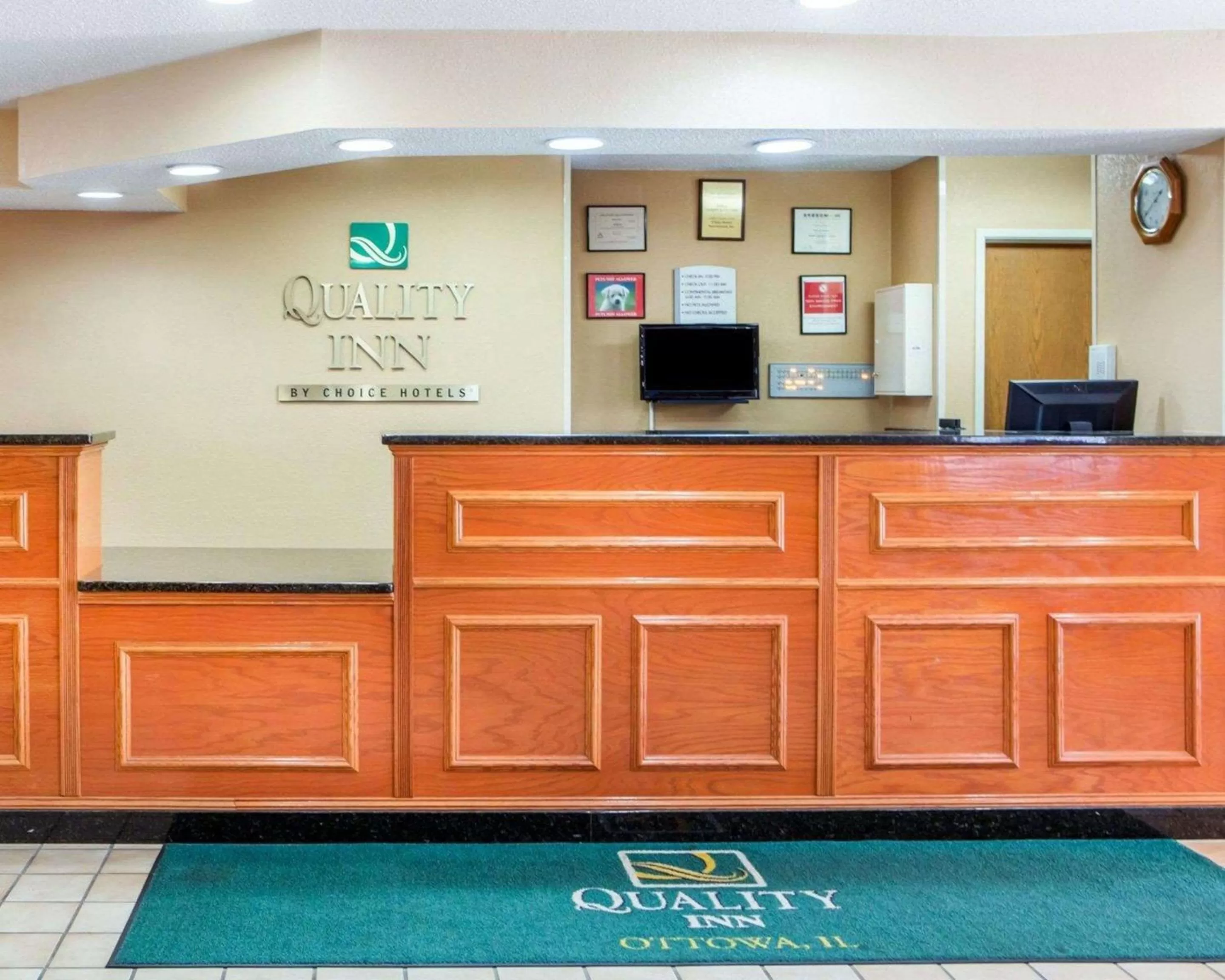 Lobby or reception in Quality Inn Ottawa near Starved Rock State Park