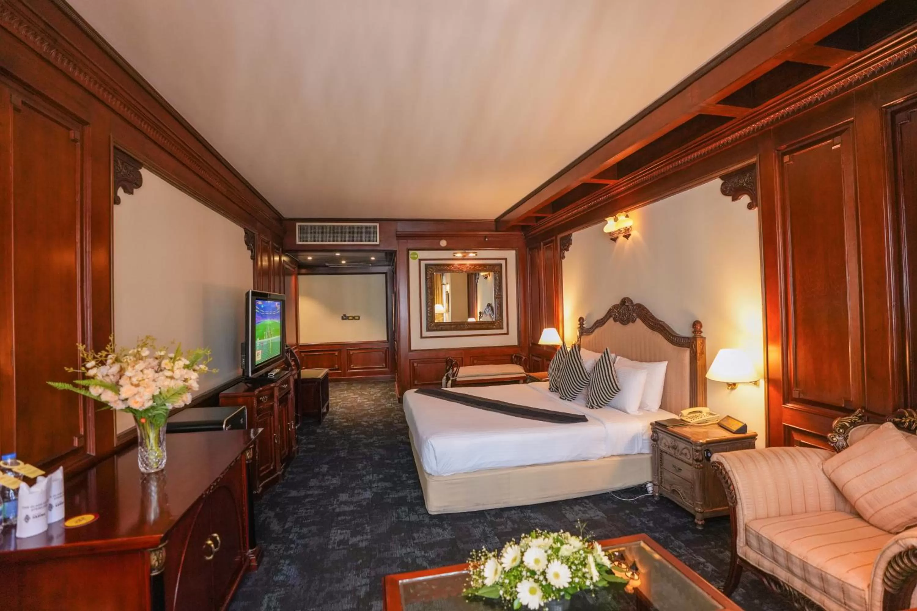 Bedroom, Bed in Hotel Sarina