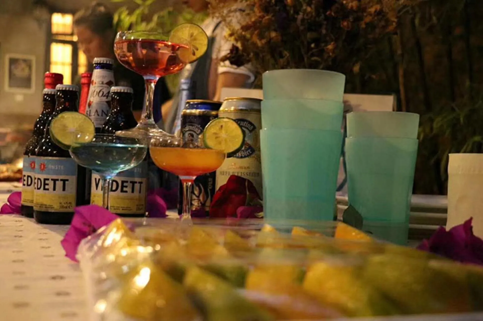 Garden view in The Cloudland International Youth Hostel Close to the city center,15 min walks to the subway, Close to the night market, old street, green lake, English-speaking service, free Activity convenient payment and visa cards are accepted