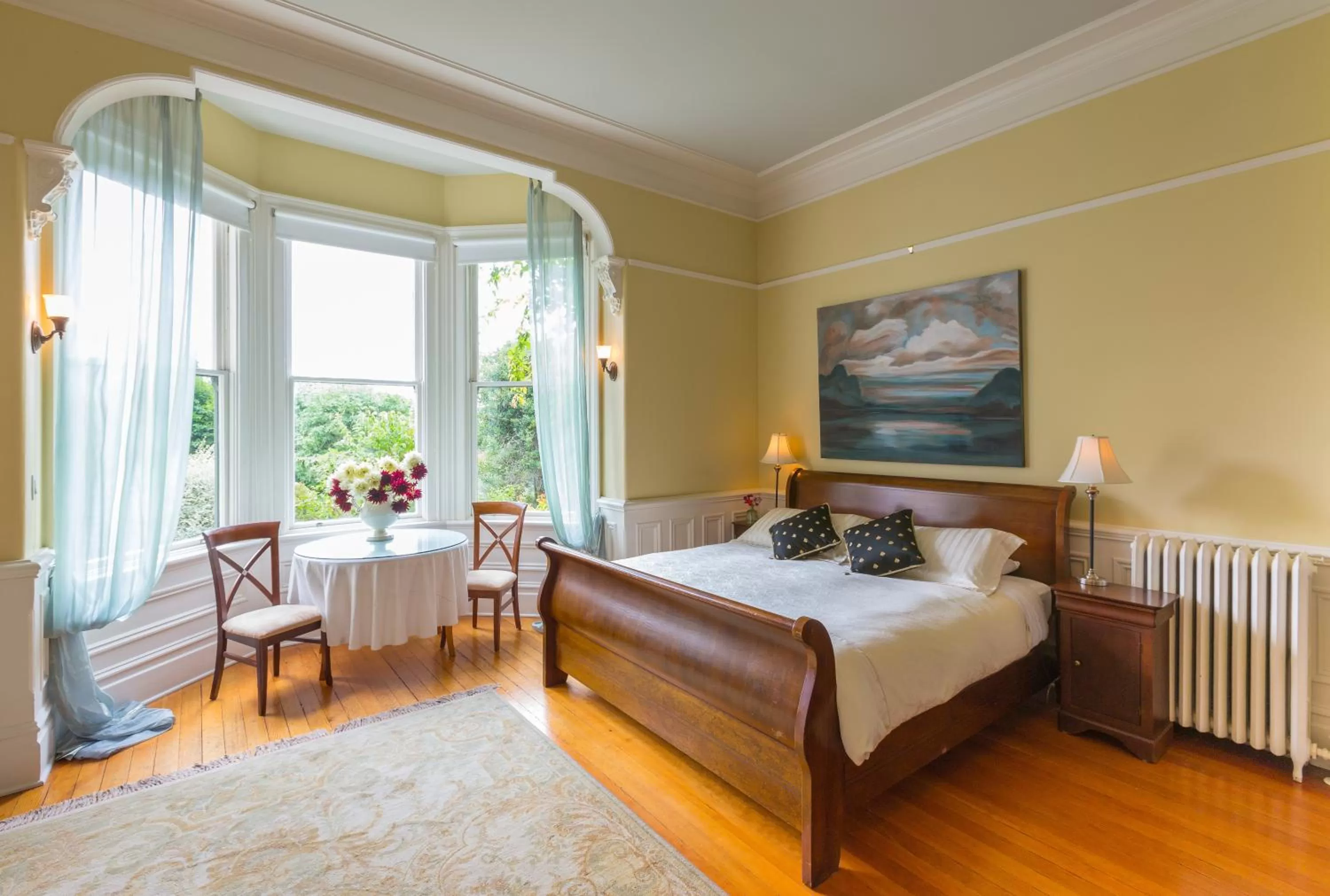 Bed in Fairholme Manor Inn