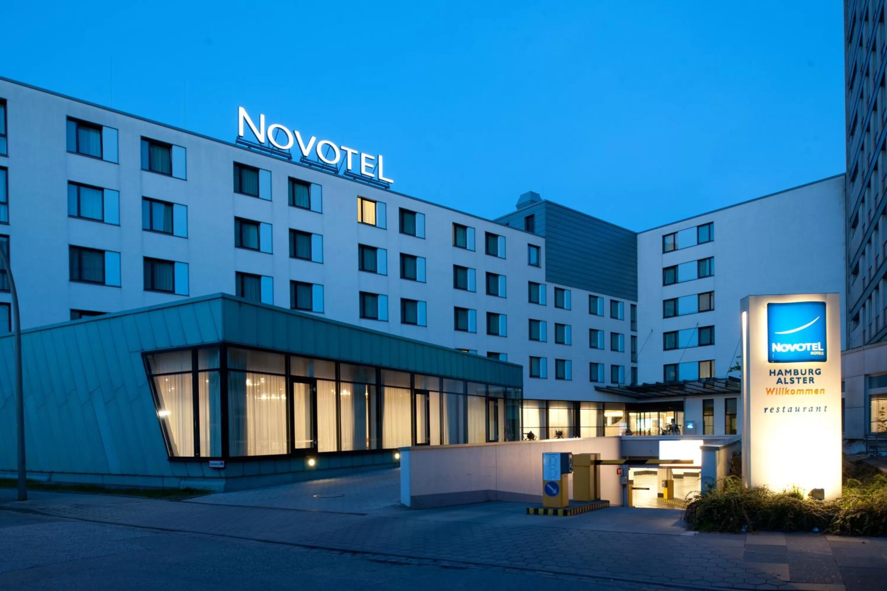 Facade/entrance in Novotel Hamburg City Alster