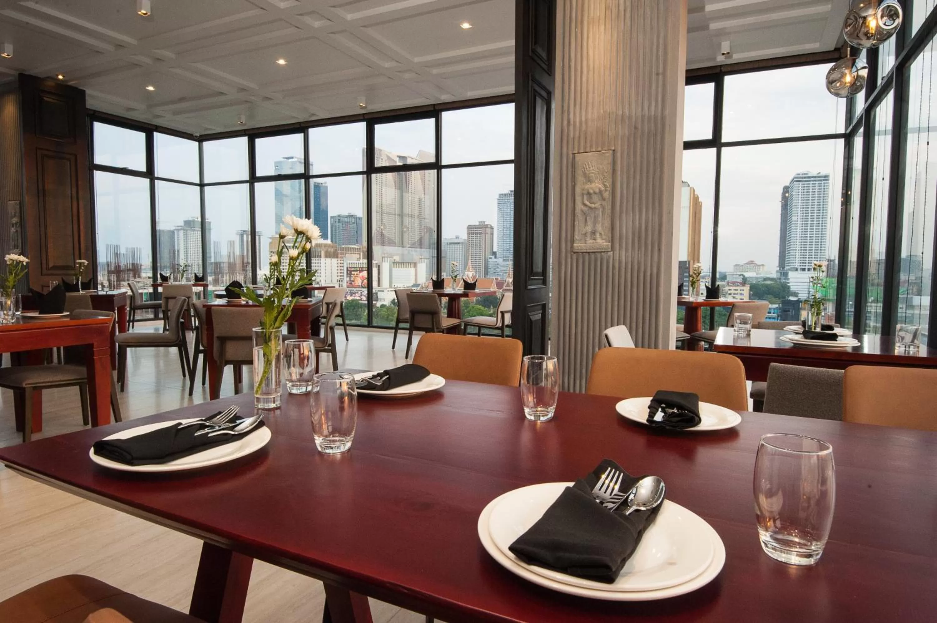 Restaurant/places to eat in GLOW PARK HOTEL Grand Royal Palace