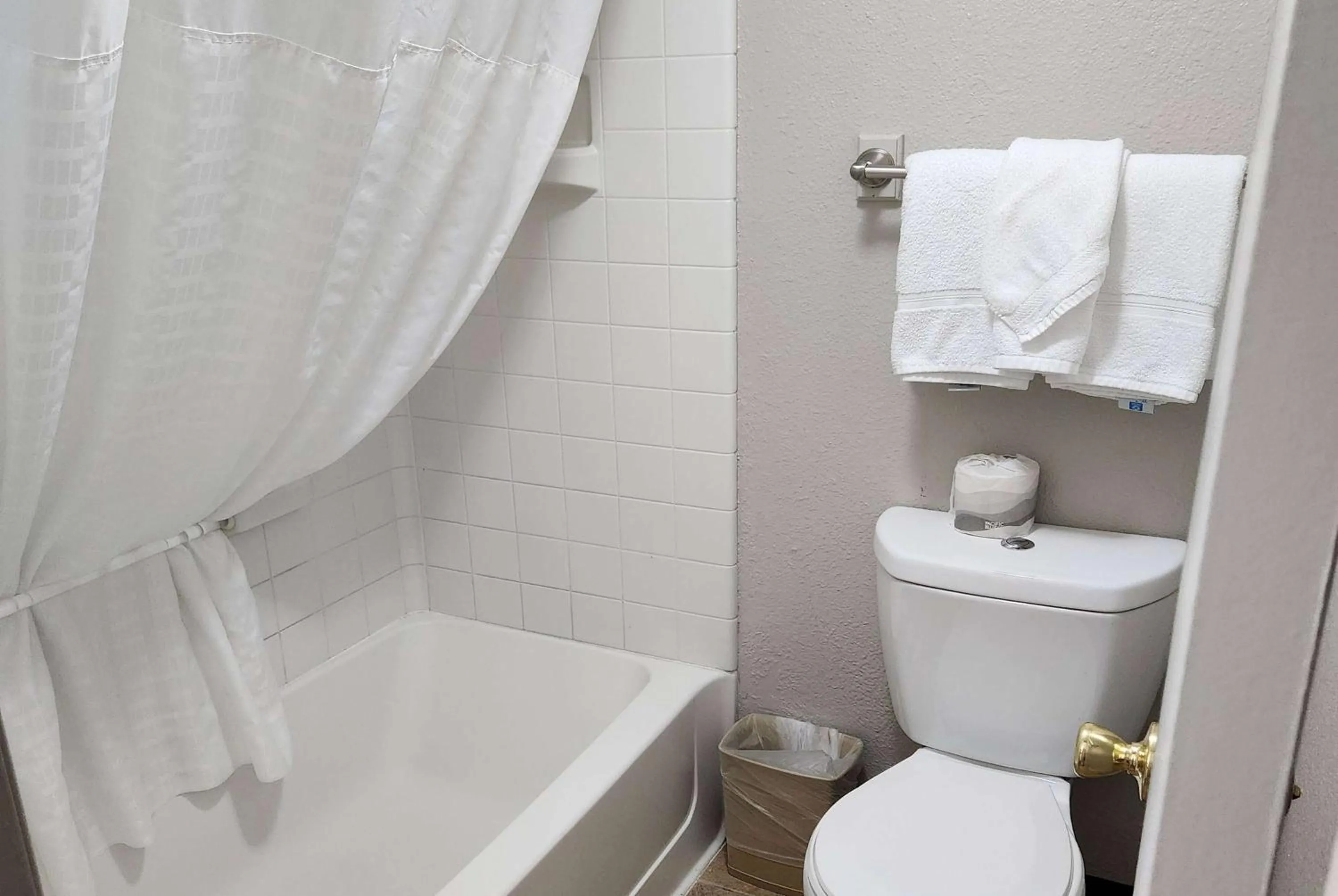 TV and multimedia in Days Inn by Wyndham Denver Downtown