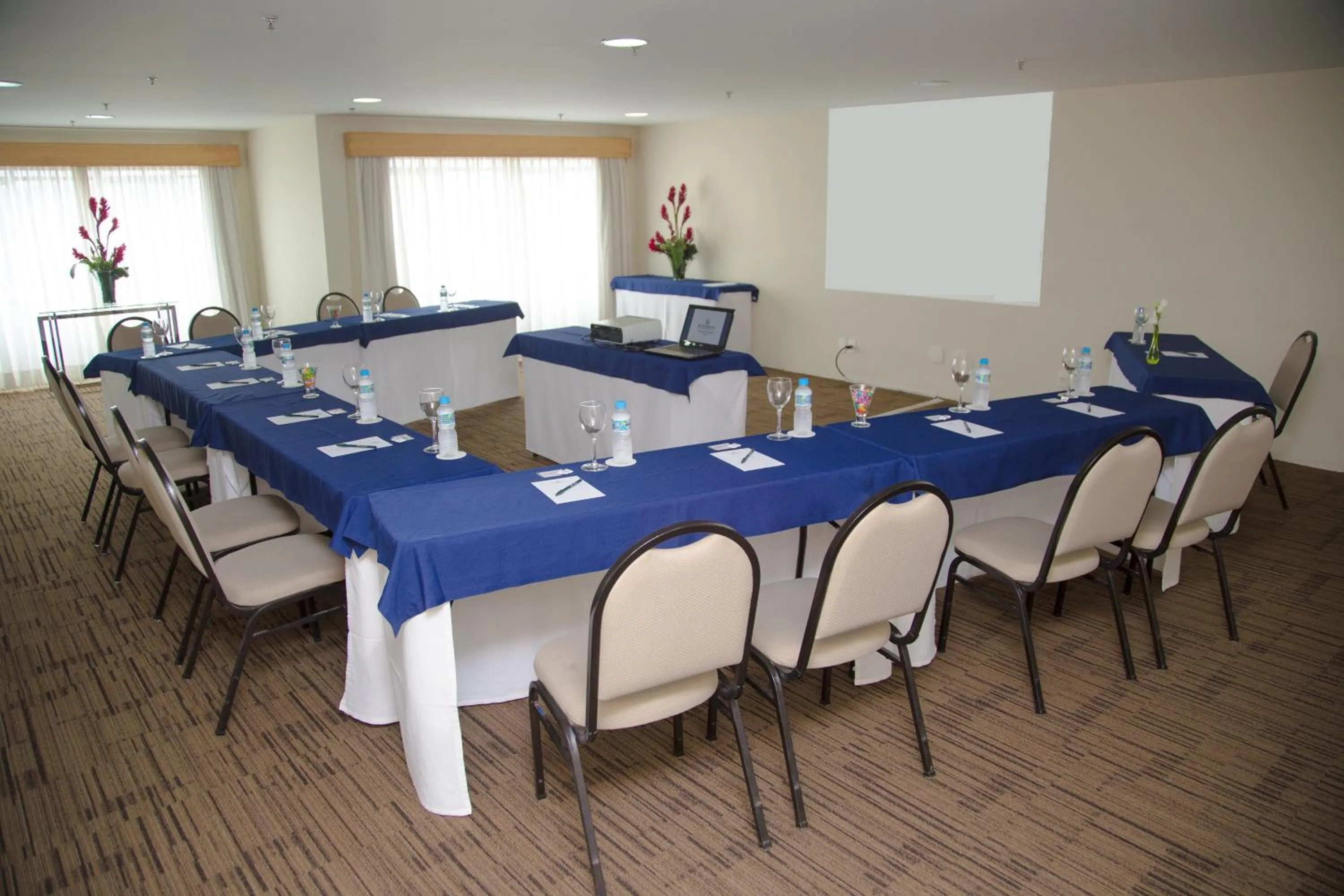 Business facilities in Sol Alphaville Hotel & Residence