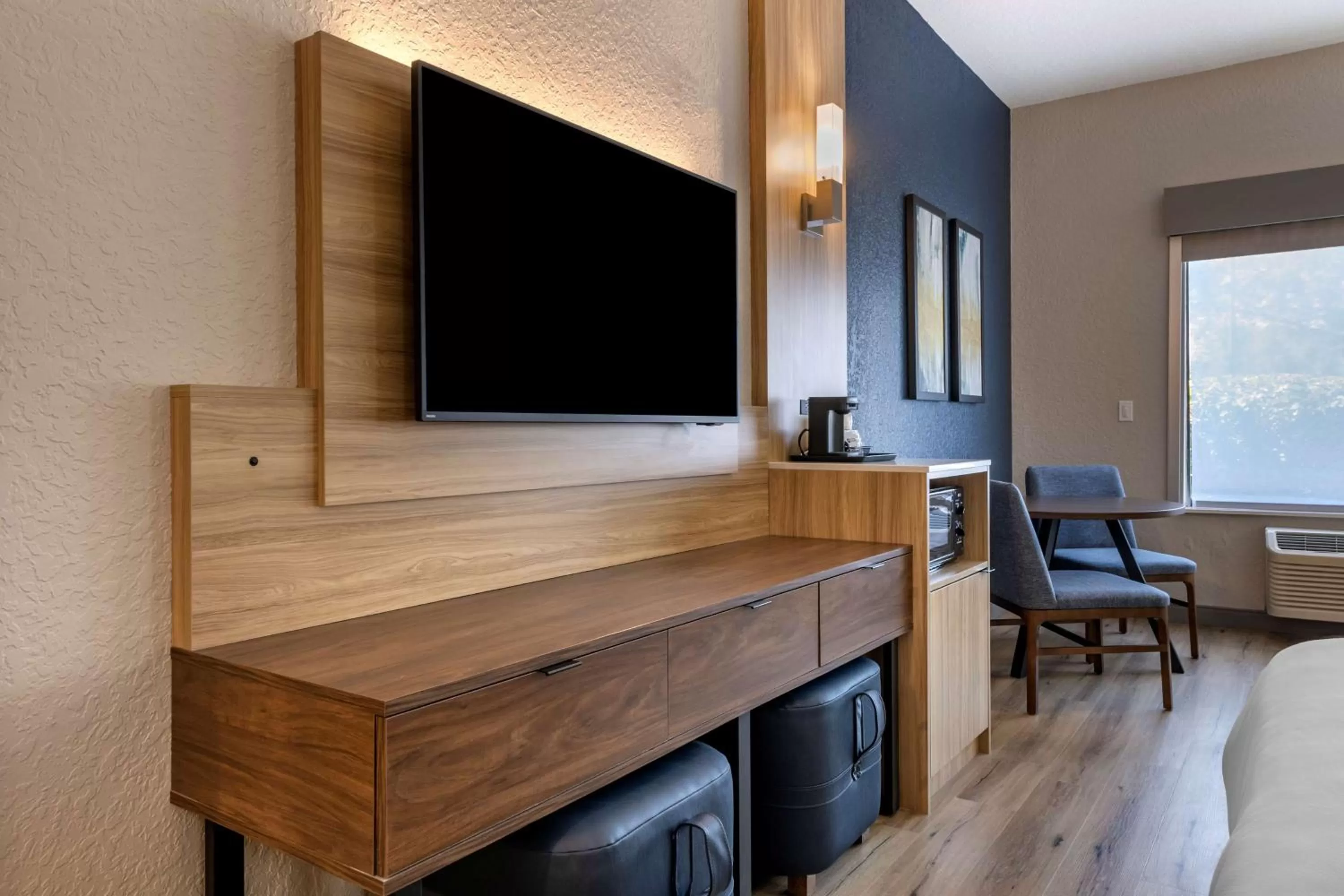 King Room with Mobility Accessible Tub in Best Western Plus Orlando East - UCF Area