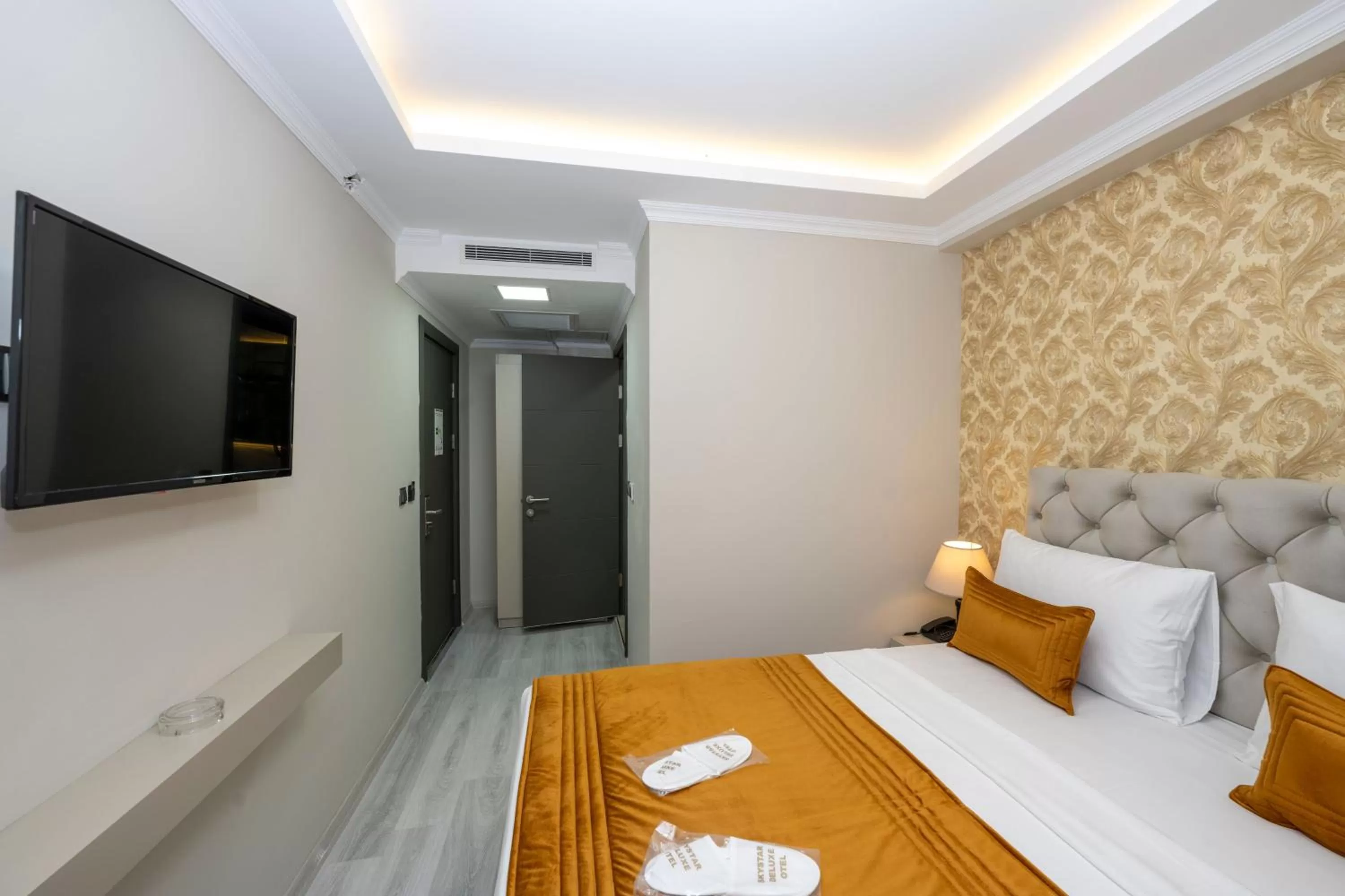 Bed in SKYSTAR DELUXE HOTEL