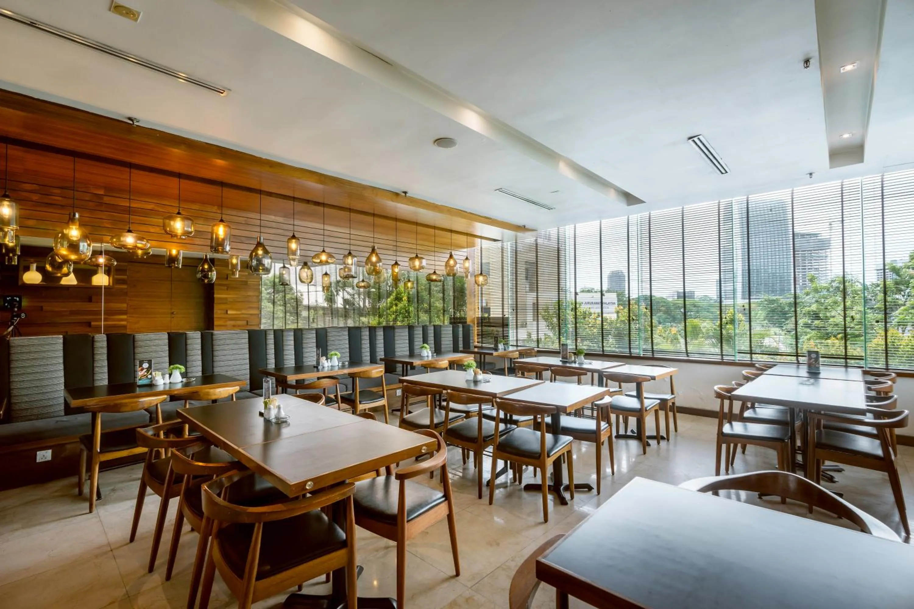 Restaurant/places to eat in Crystal Crown Hotel Petaling Jaya