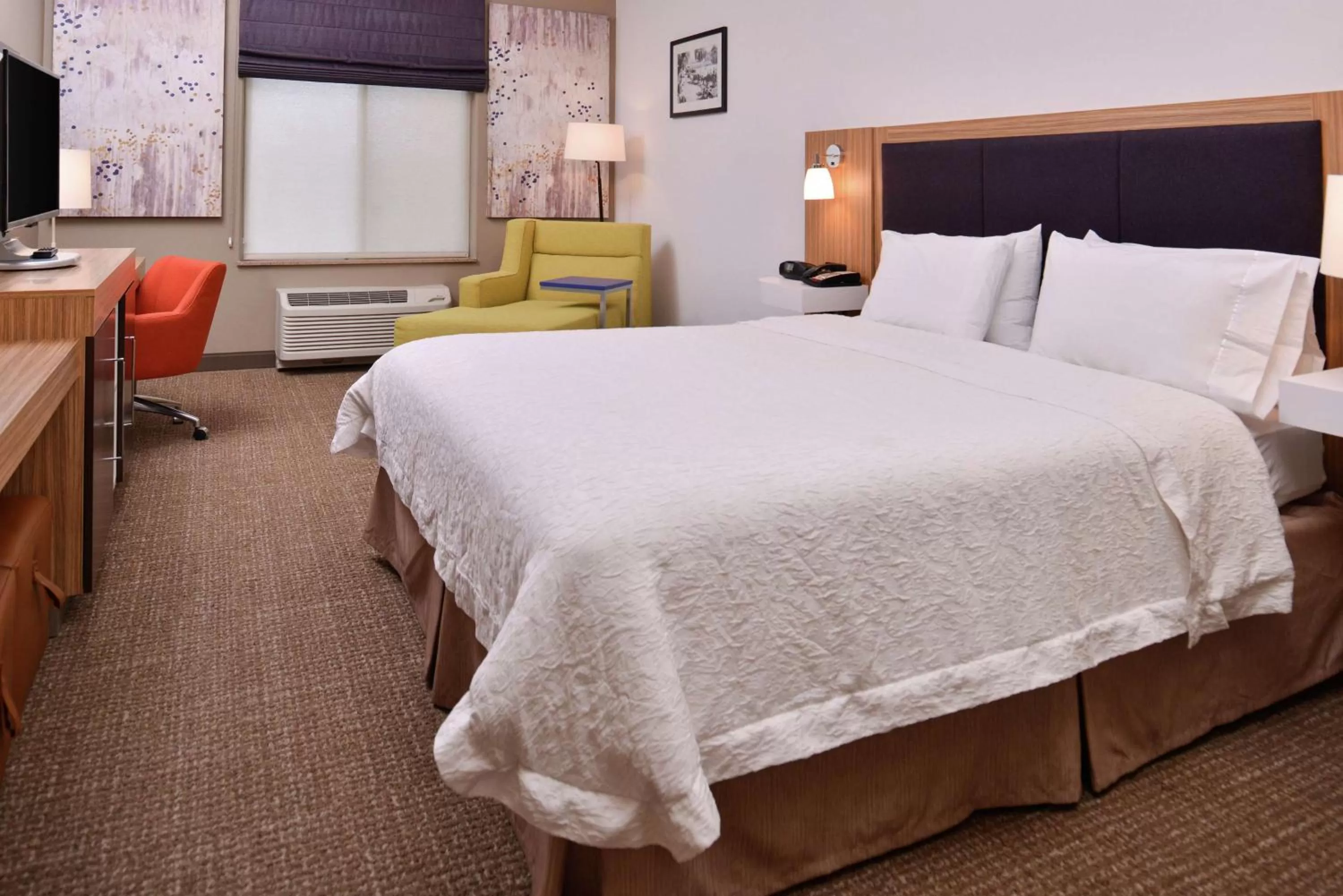 Bedroom, Bed in Hampton Inn & Suites Woodland-Sacramento Area
