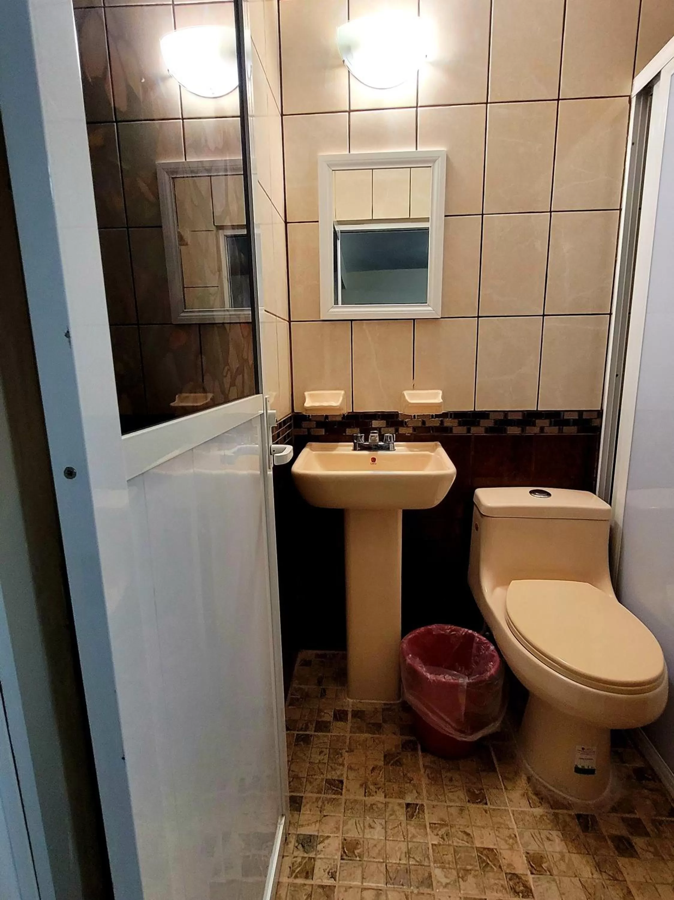 Toilet in Hotel Jardín Cancún