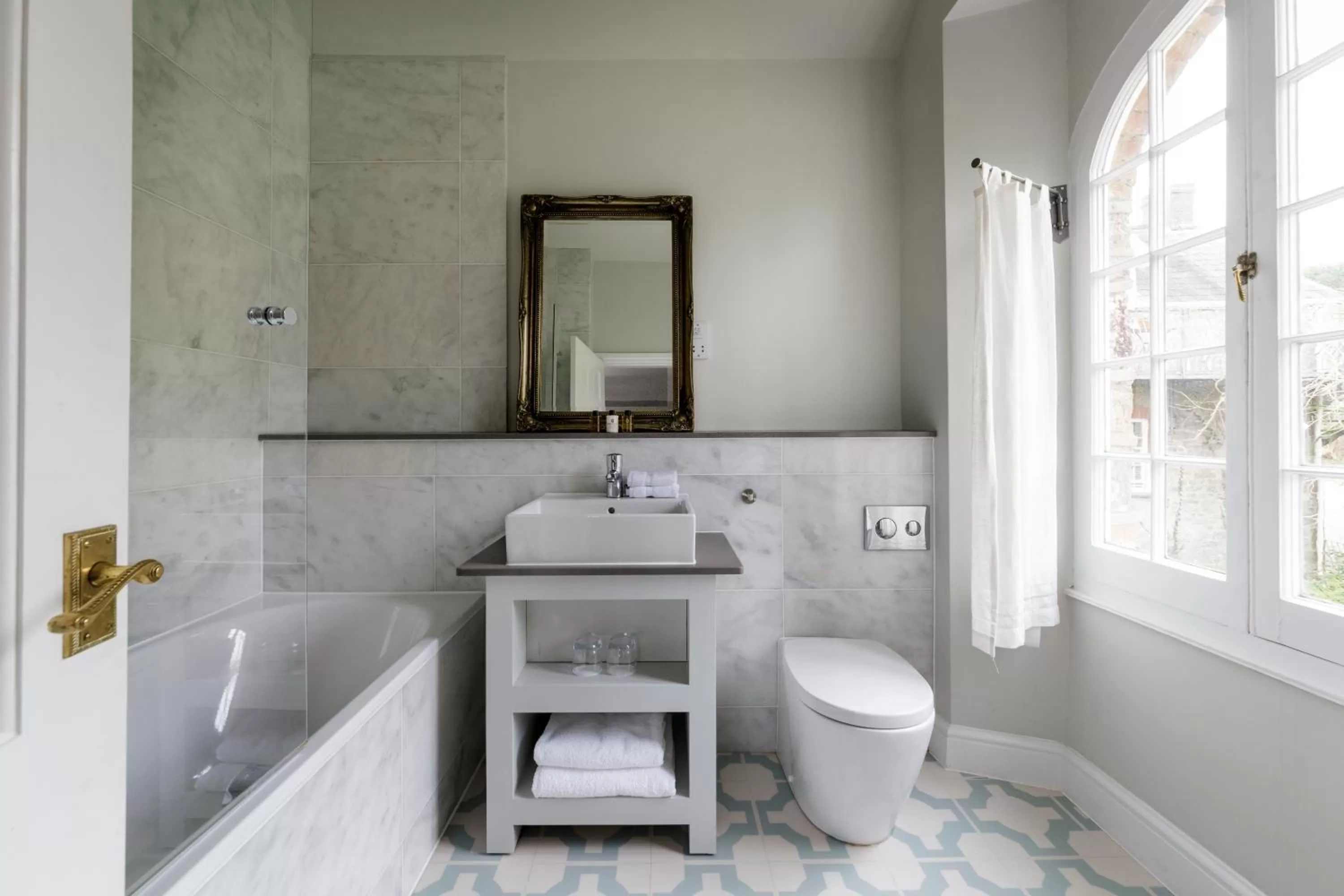 Toilet in Penally Abbey Country House Hotel and Restaurant