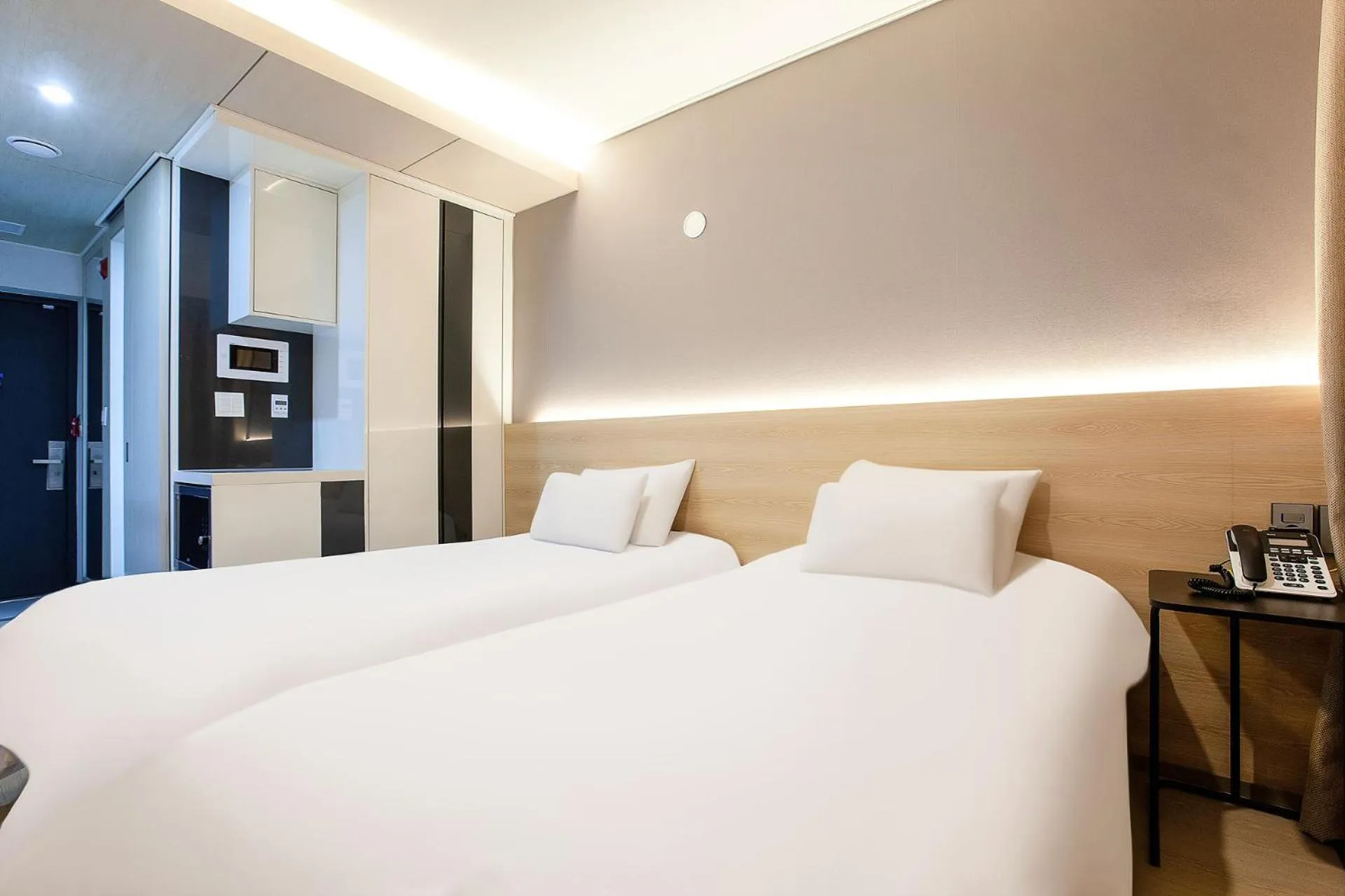 Bed in Ocean Soleview Hotel