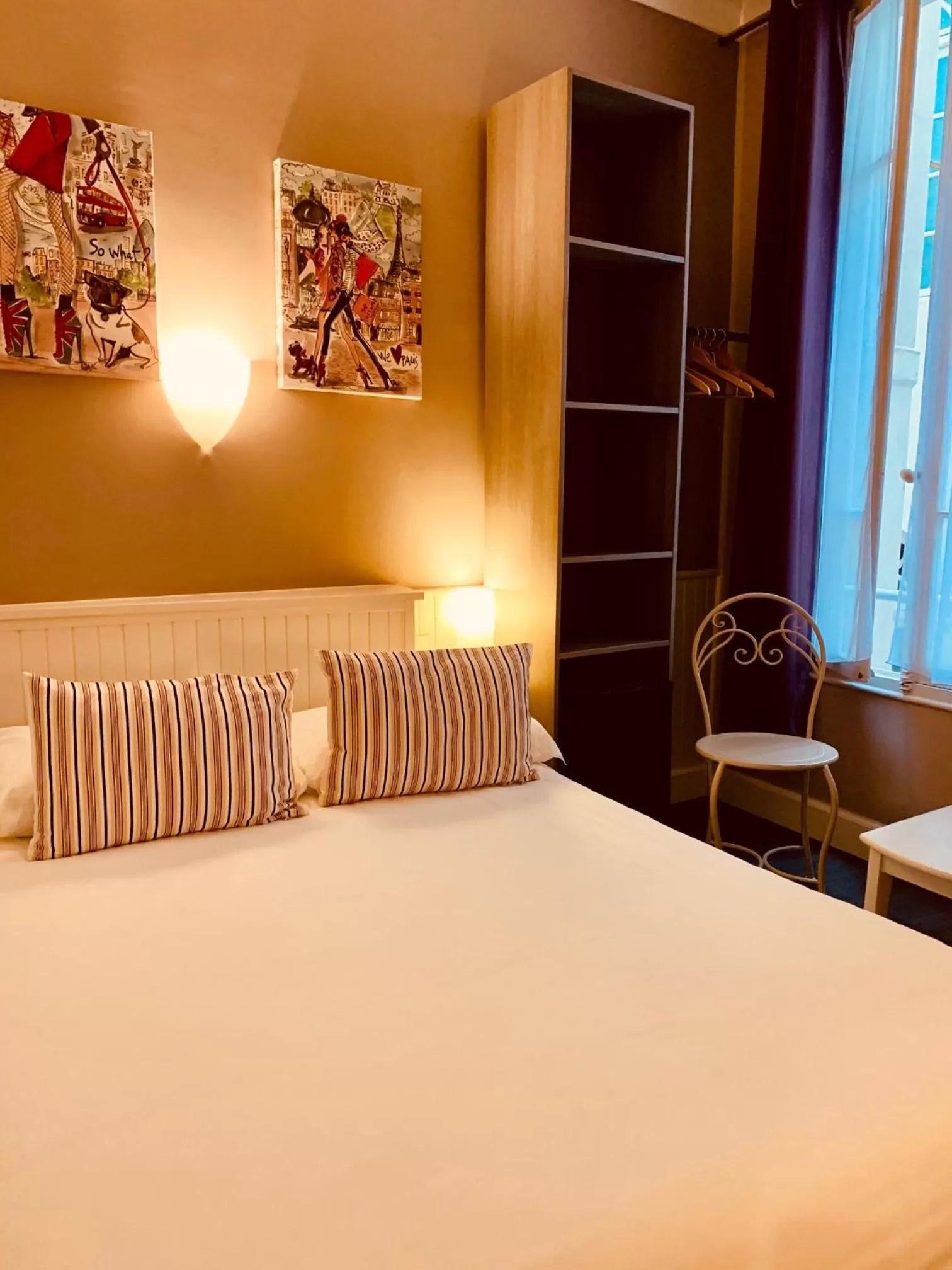 Bedroom, Bed in Hotel Select