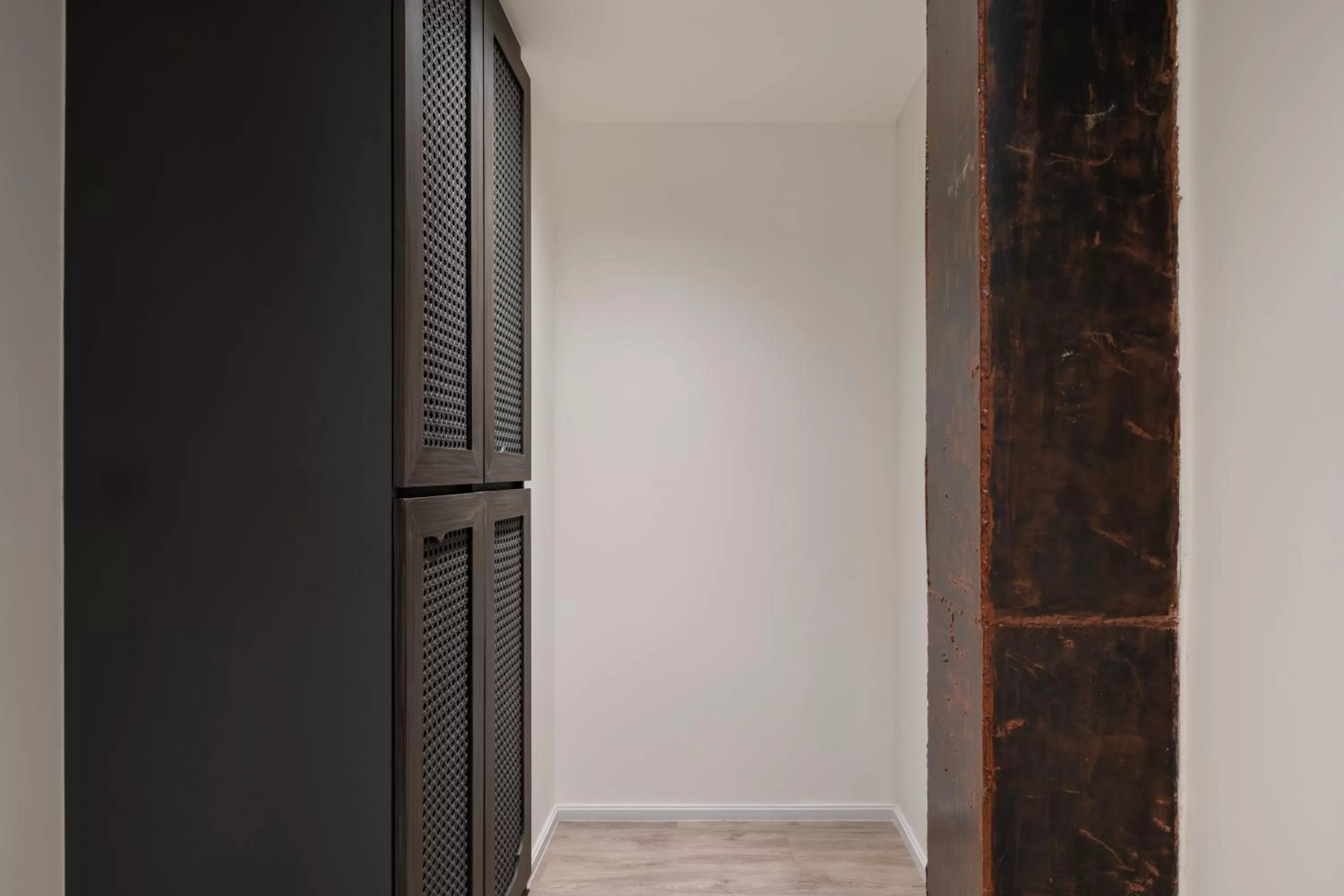 wardrobe in Lilit Bang Lumphu Hotel