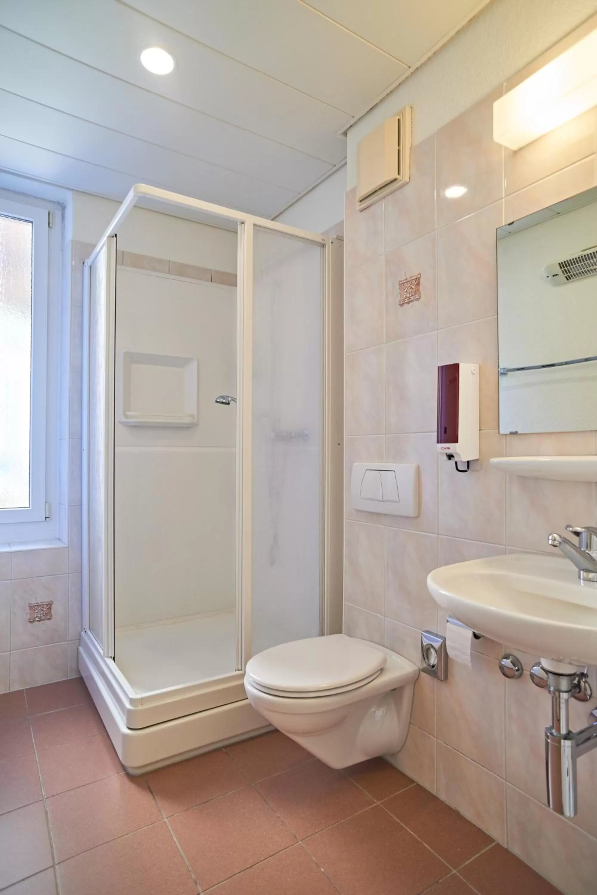 Shower in Saint Georges Hotel