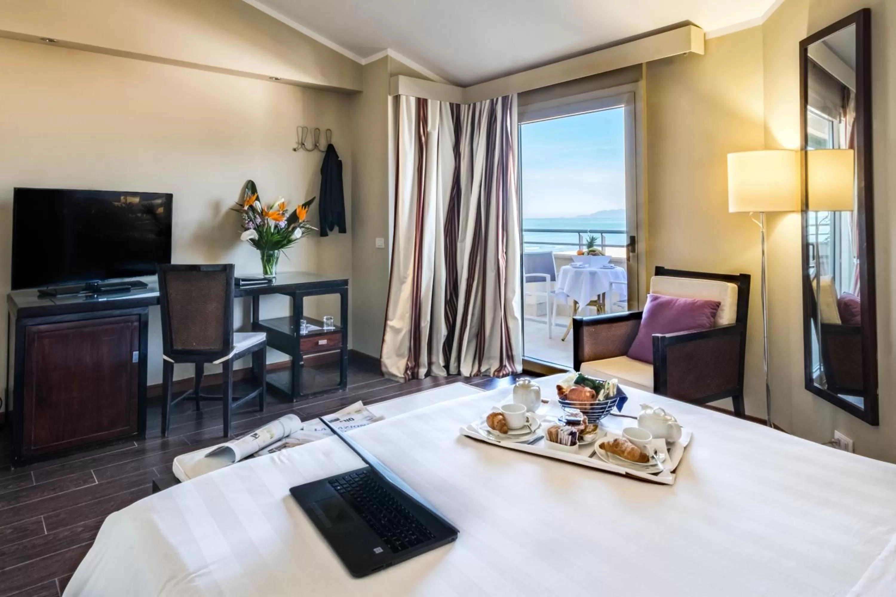 Photo of the whole room, Bed in Hotel Sina Astor