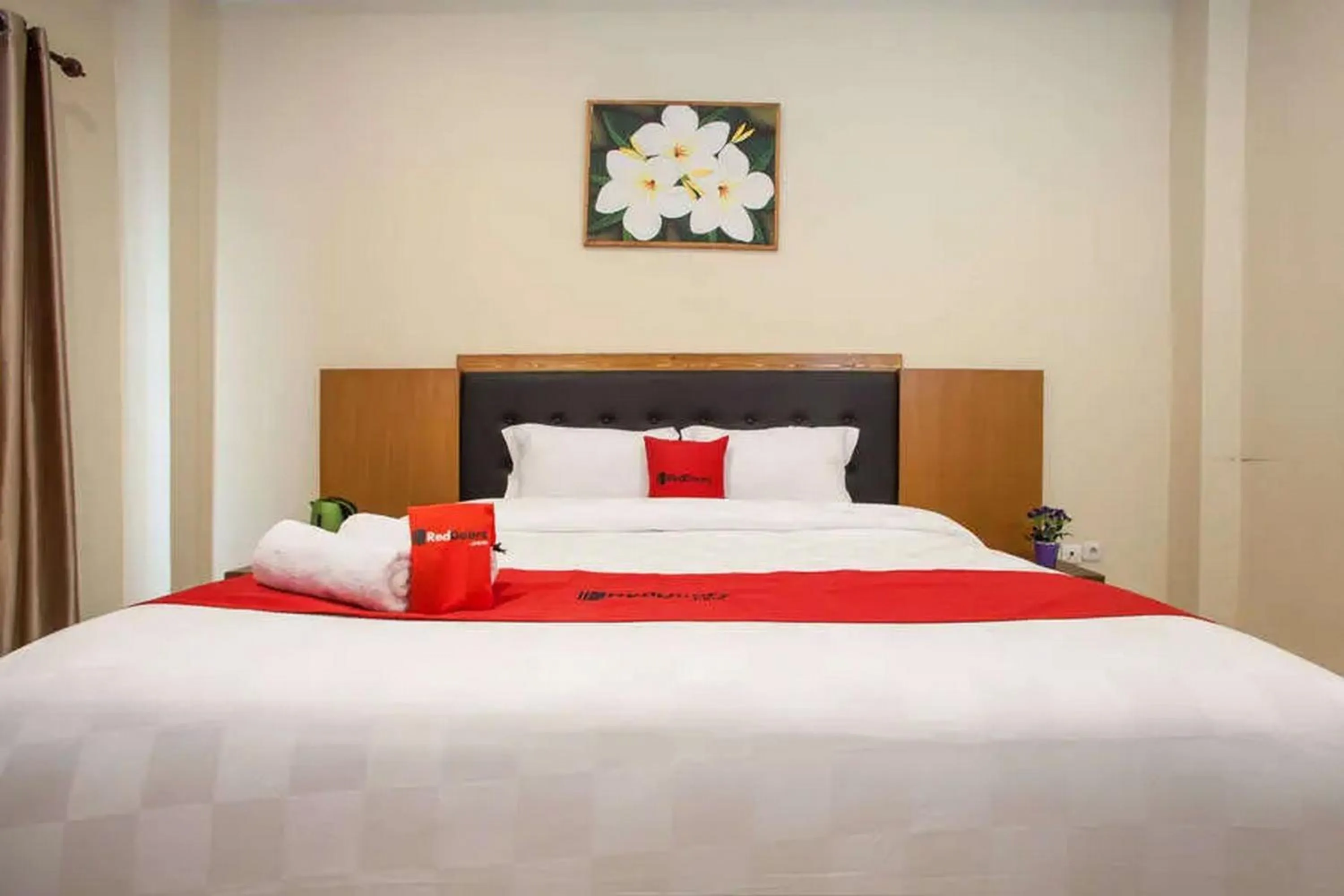 Bed in RedDoorz Premium @ Jalan Cengkeh Malang