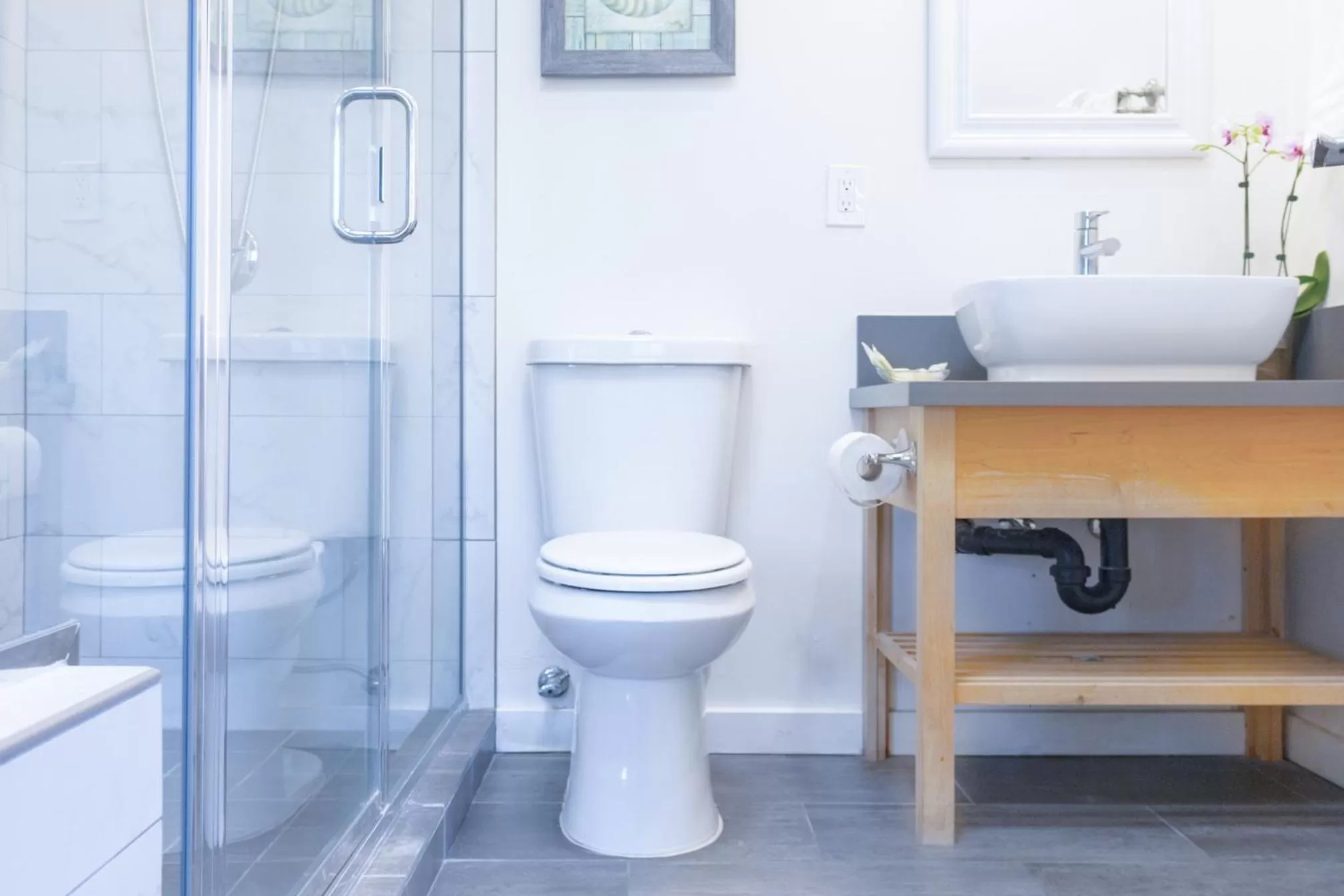 Bathroom in Ocean Echo Inn & Beach Cottages