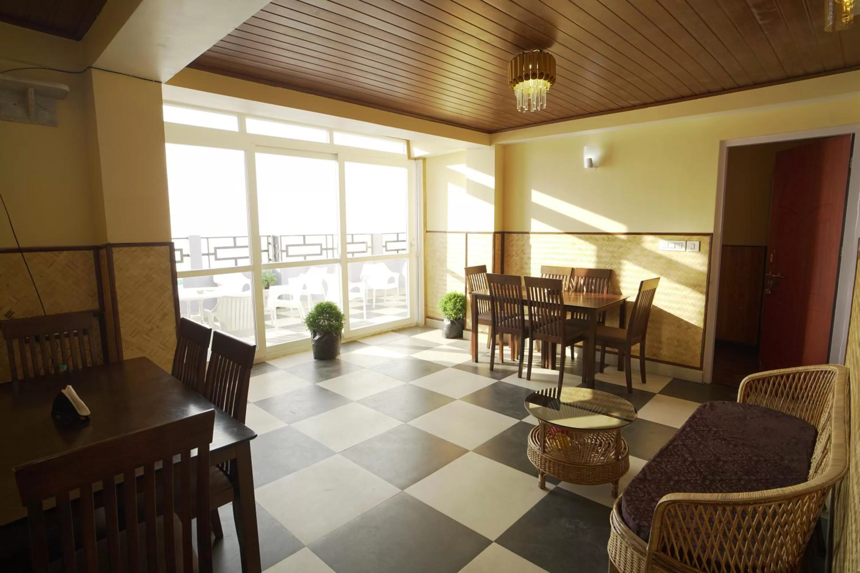 Day in Hotel Hill Queen near Sherpa Gumba Darjeeling Mall 5 Min Couple Friendly