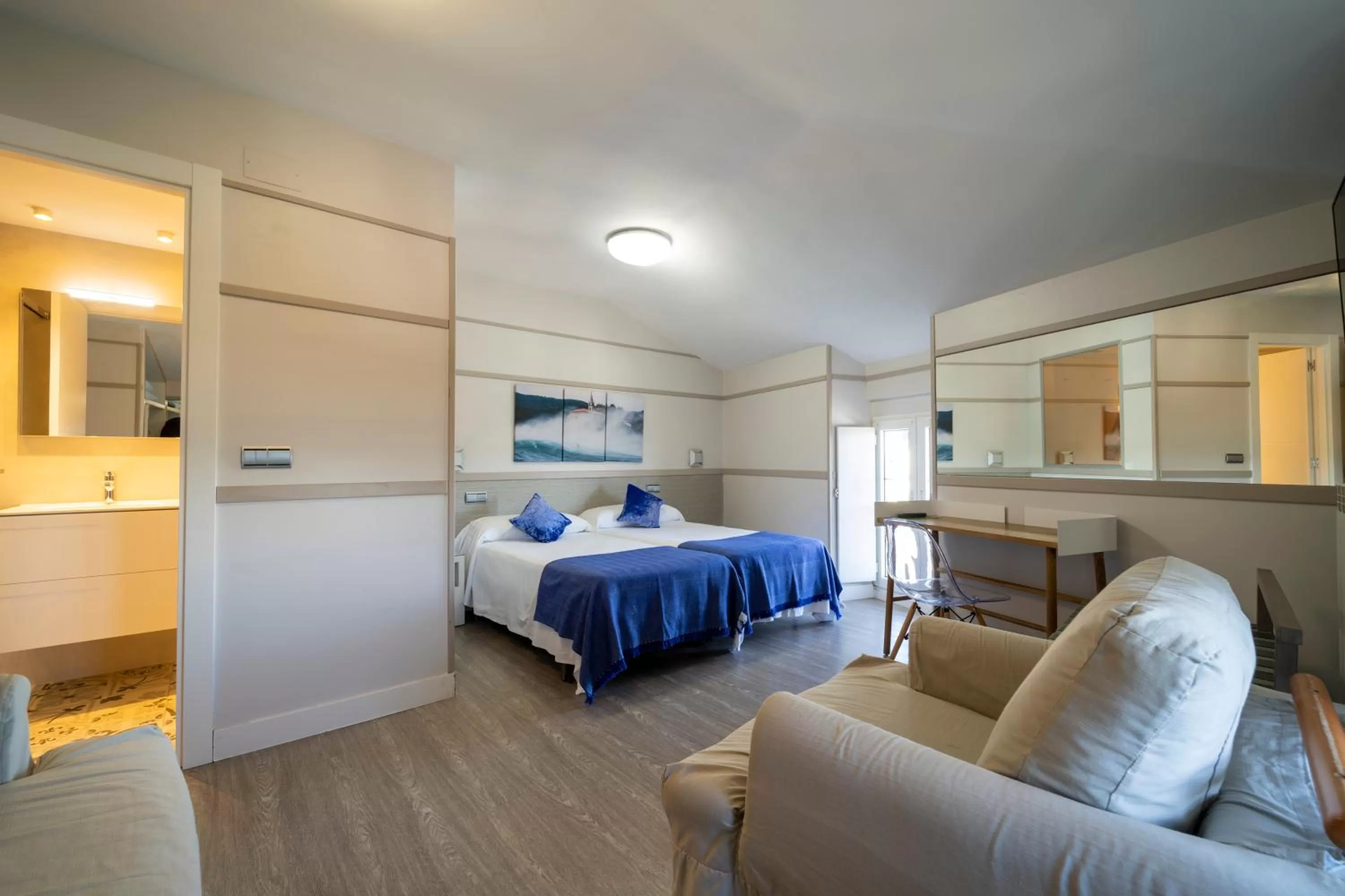 Photo of the whole room, Bed in Hotel&Spa El Puerto