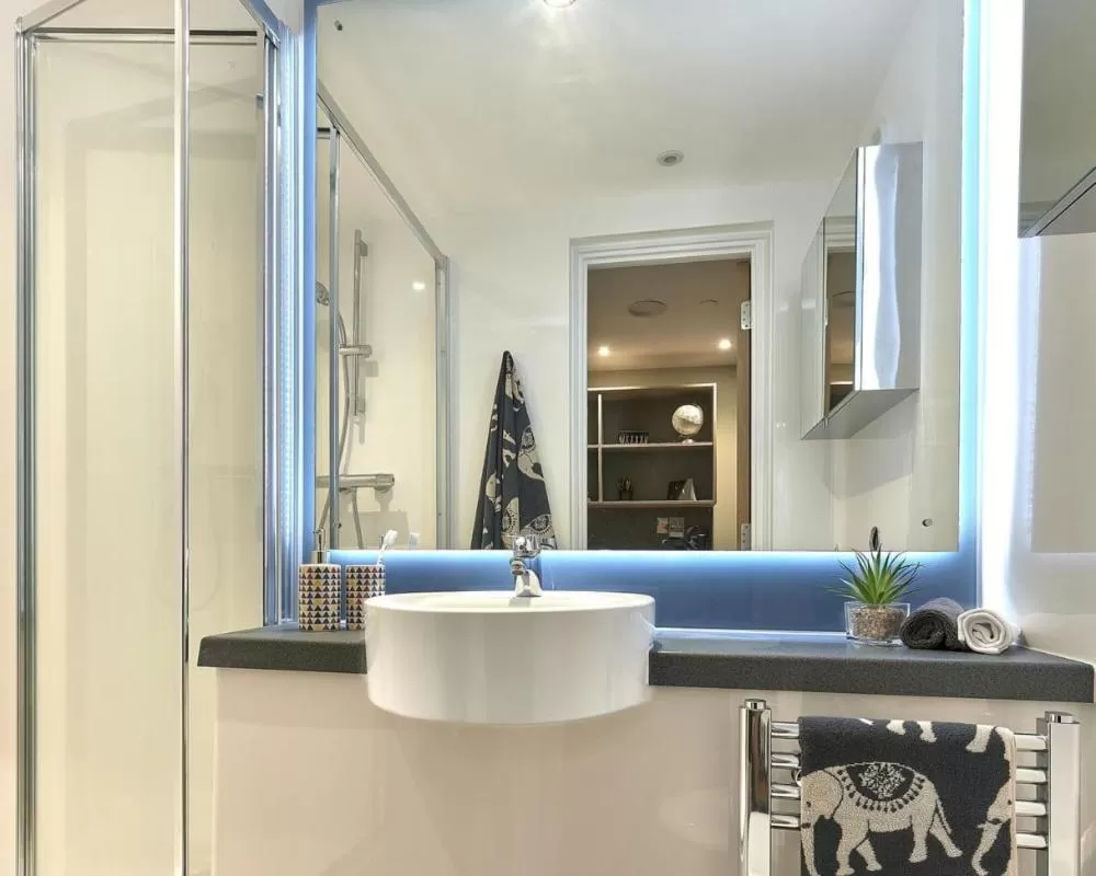 Bathroom in Zeni Ensuite, in Southampton