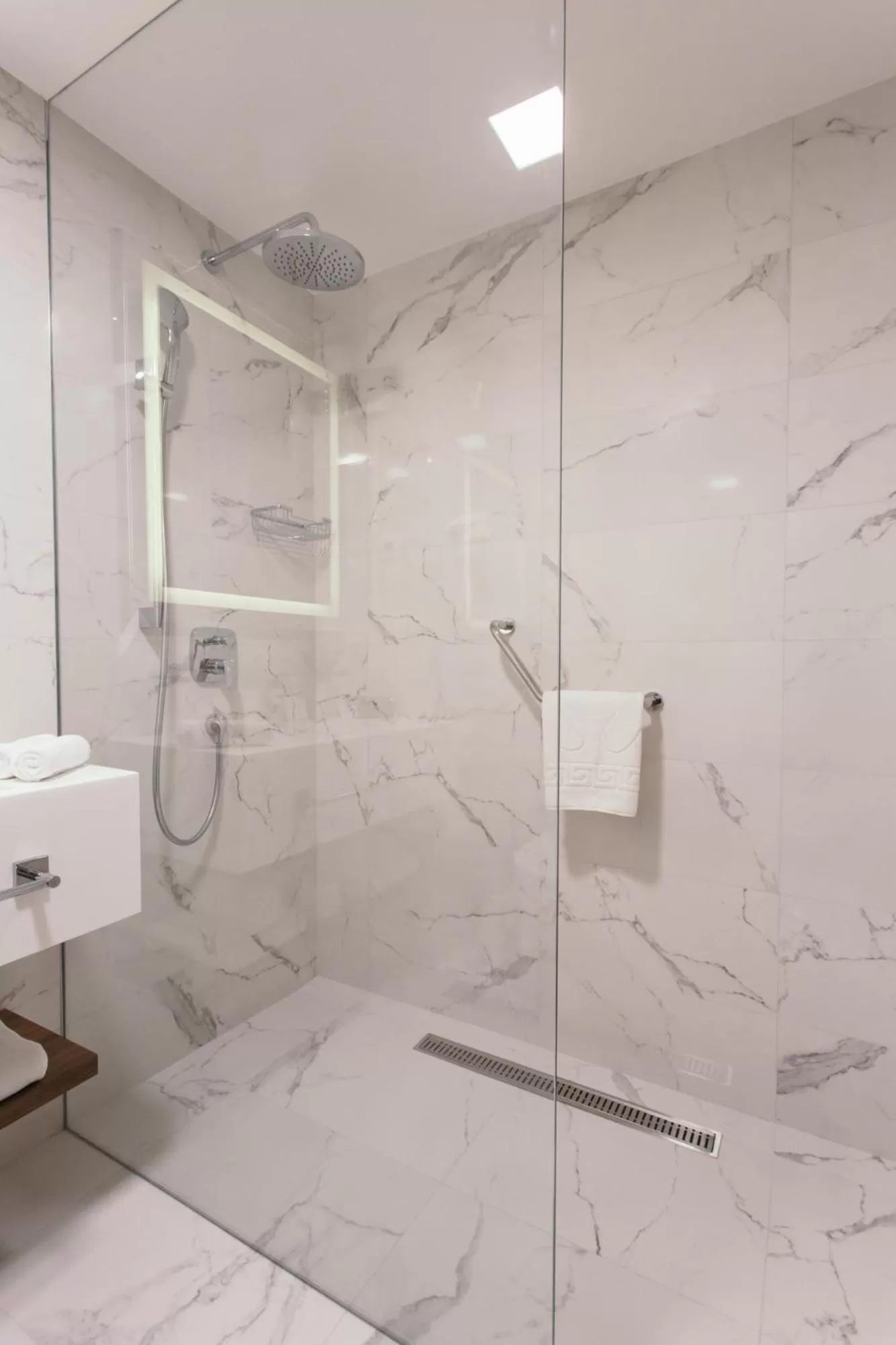 Bath in Central Point Hotel Beograd