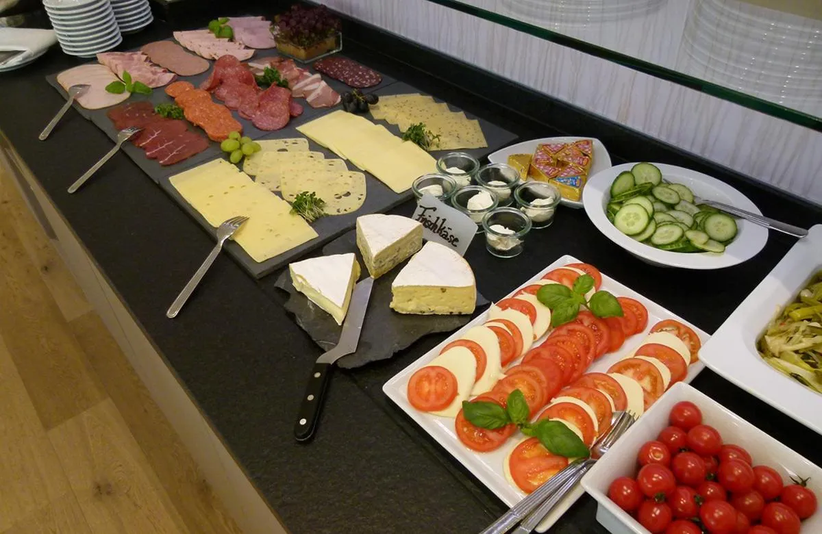 Buffet breakfast in City-Hotel Kurfürst Balduin