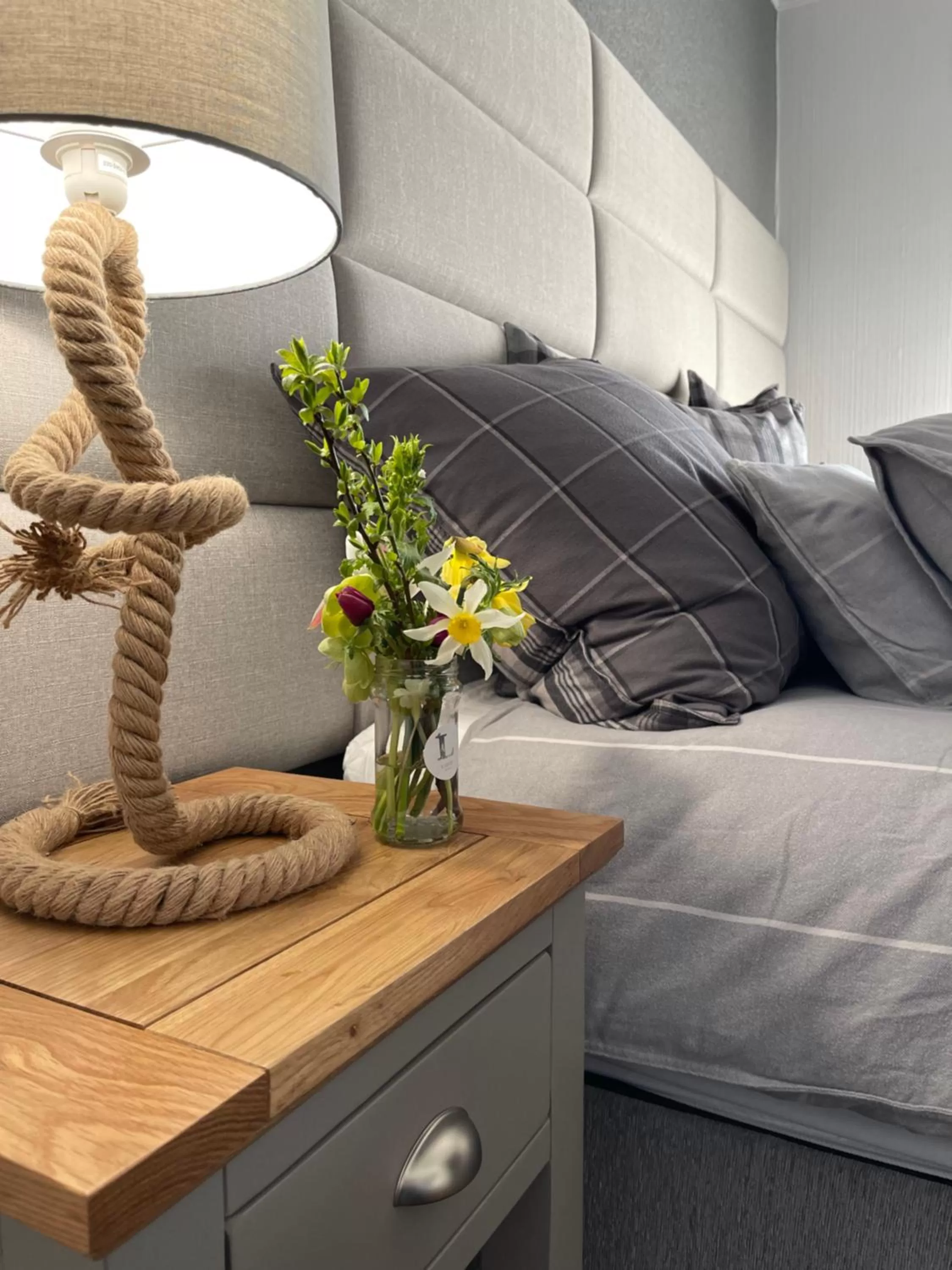 Bed in The Upper Largo Hotel & Restaurant